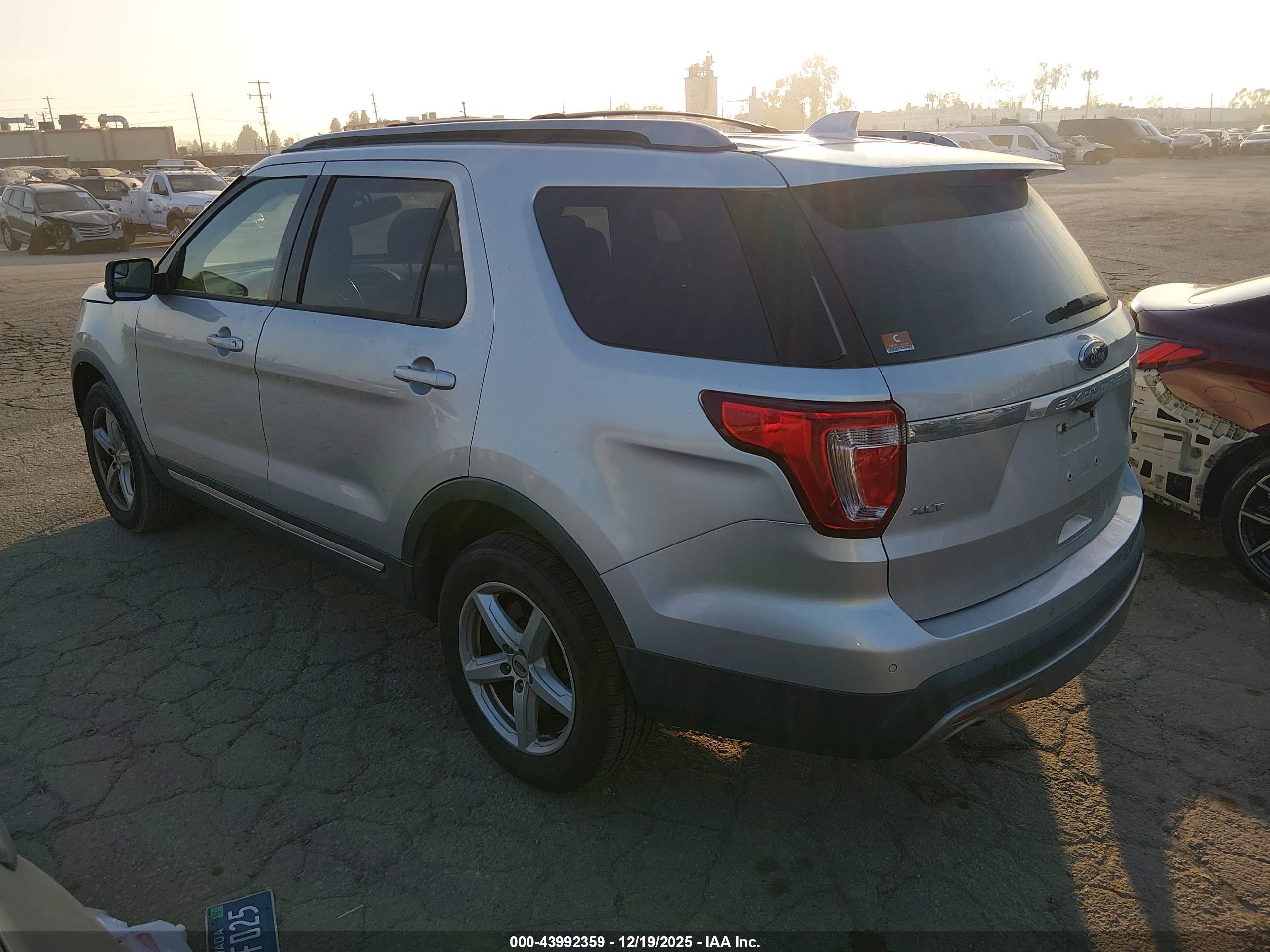 FORD EXPLORER image 3