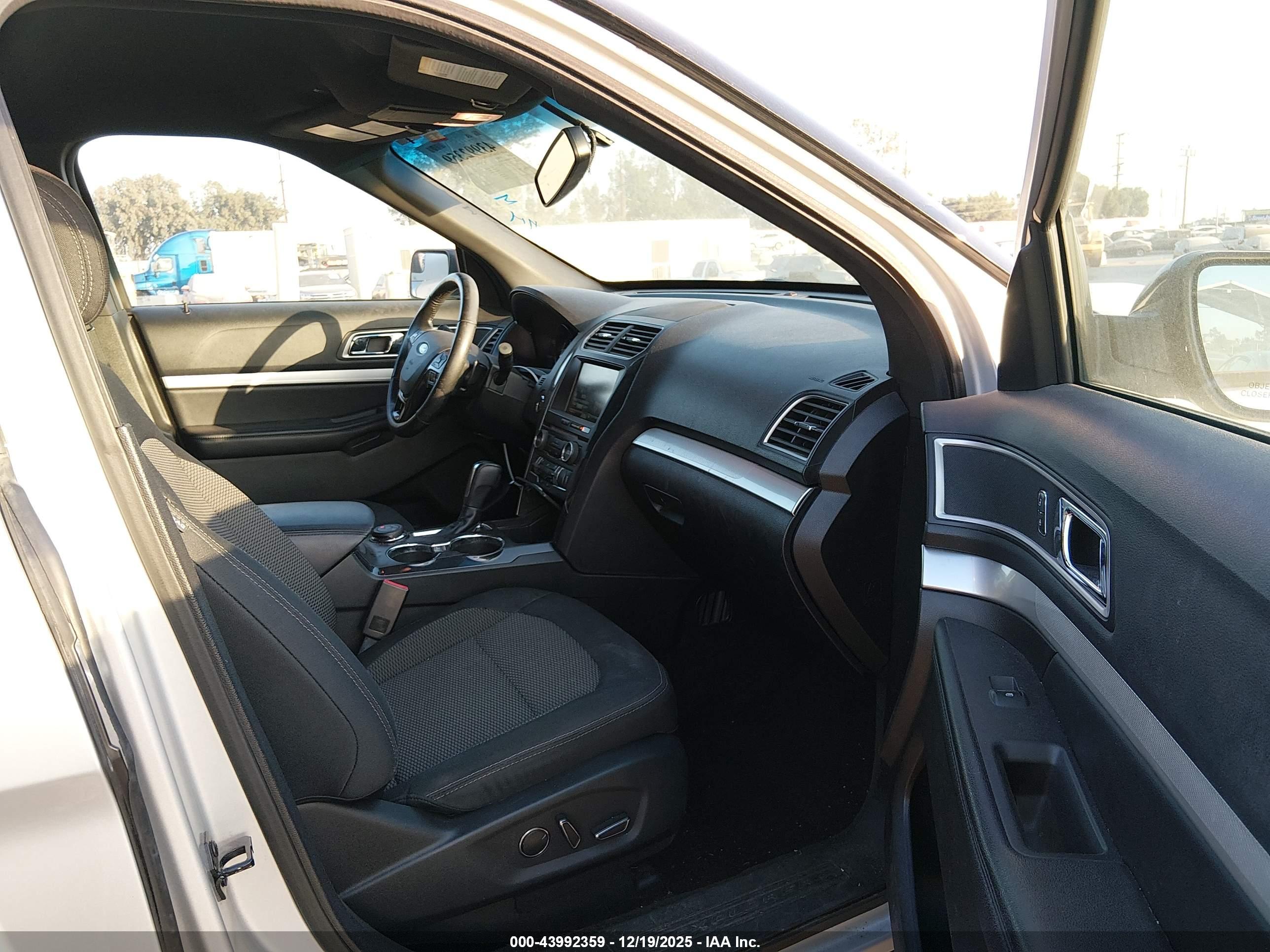FORD EXPLORER image 5