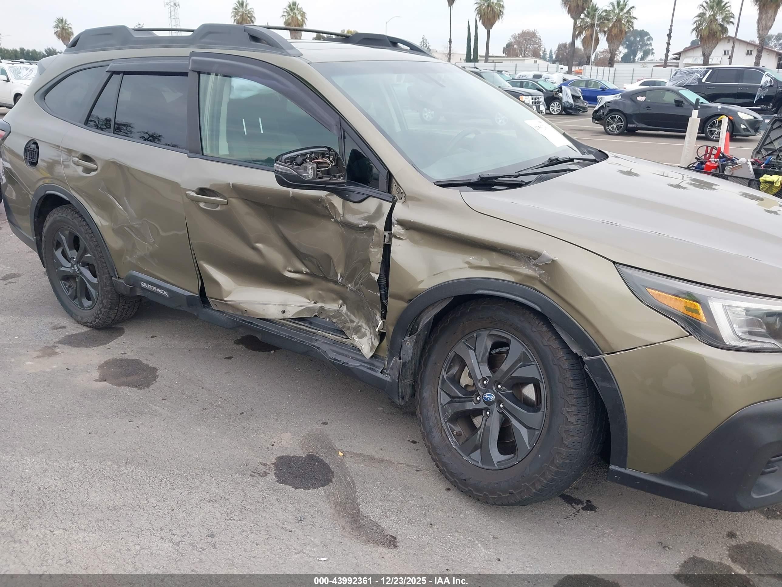 SUBARU OUTBACK image 6