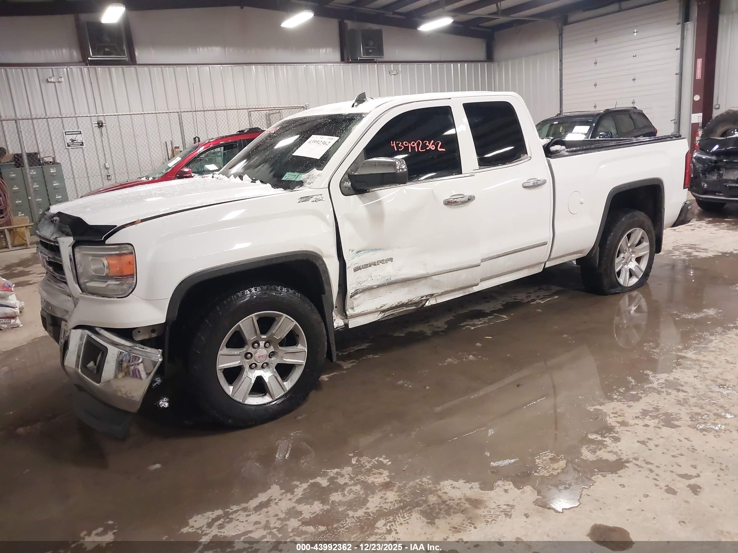 GMC SIERRA image 2