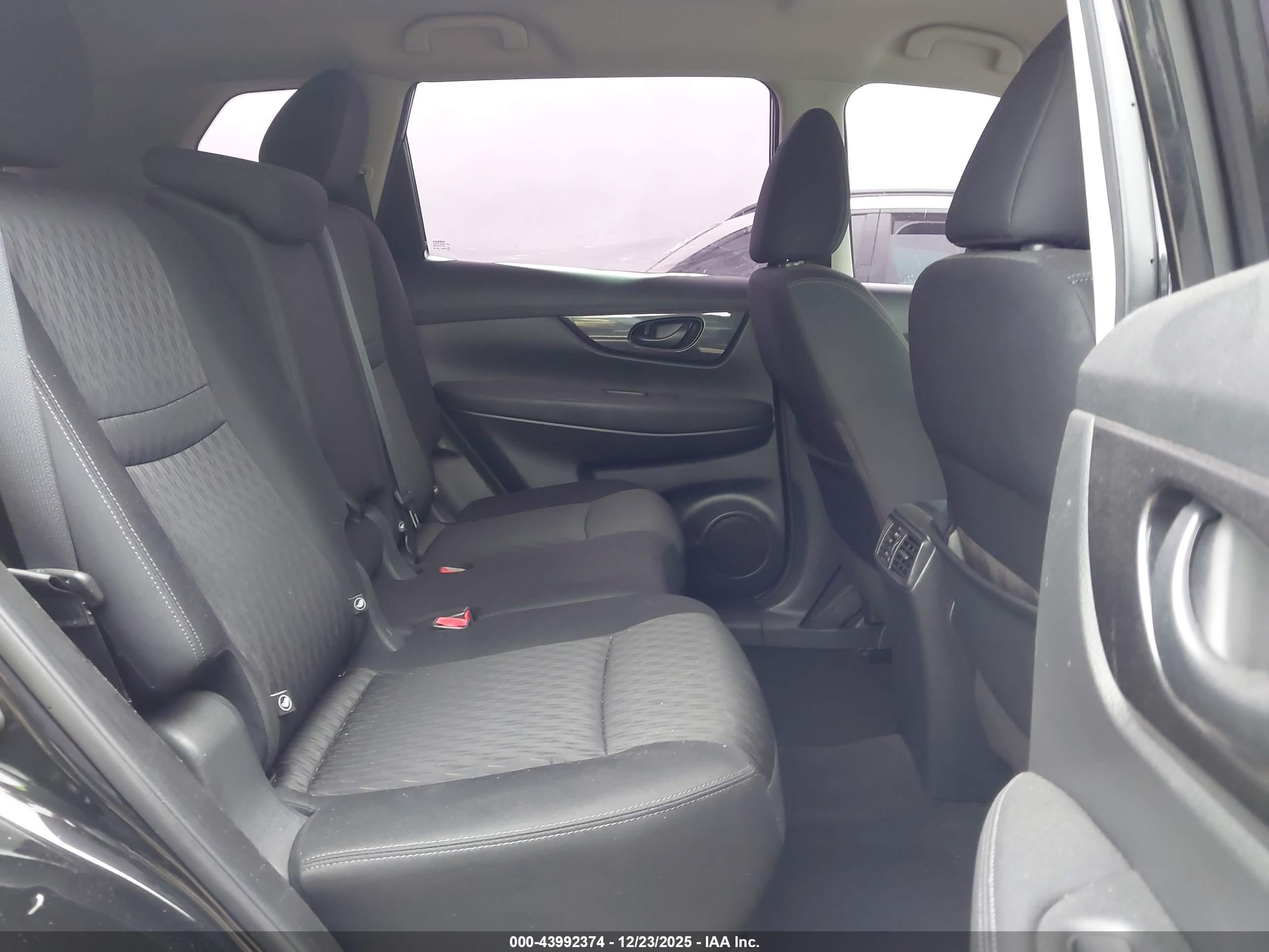 NISSAN ROGUE image 8