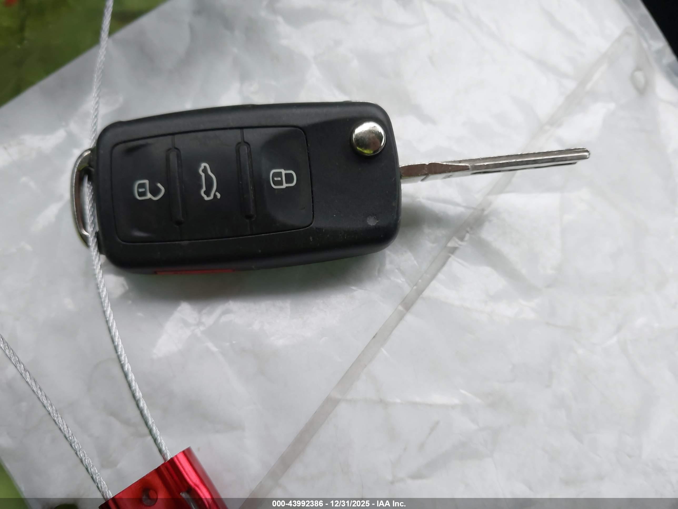 VOLKSWAGEN PASSAT image 11