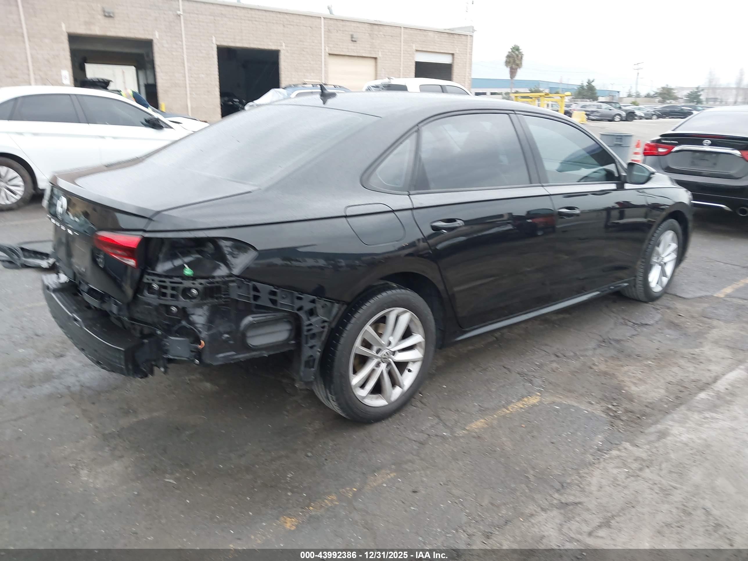 VOLKSWAGEN PASSAT image 4