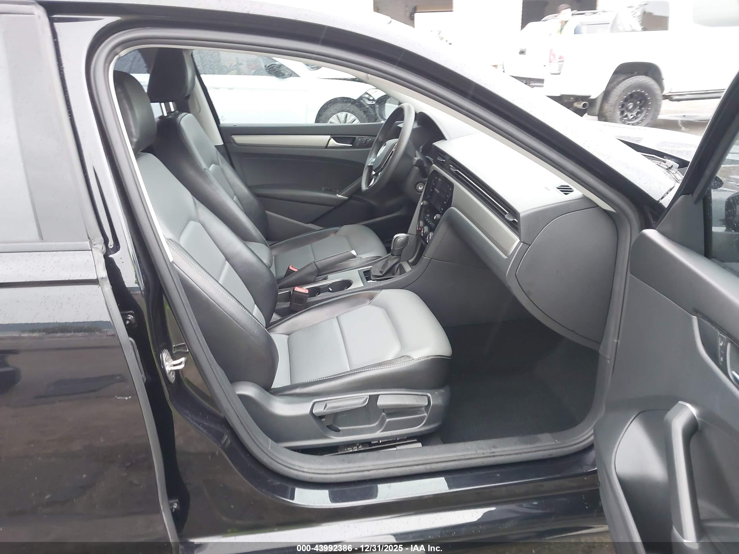 VOLKSWAGEN PASSAT image 5