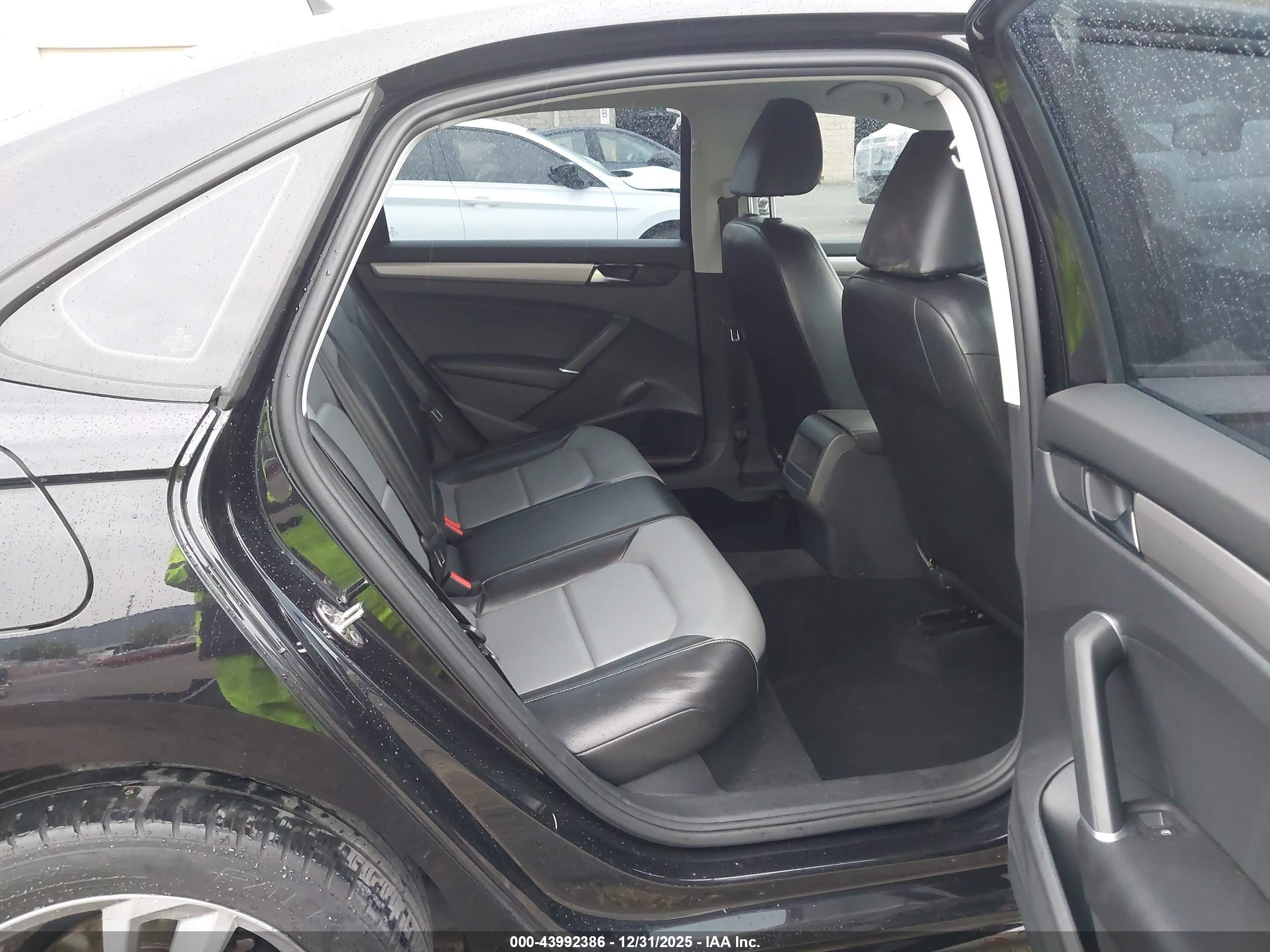VOLKSWAGEN PASSAT image 8