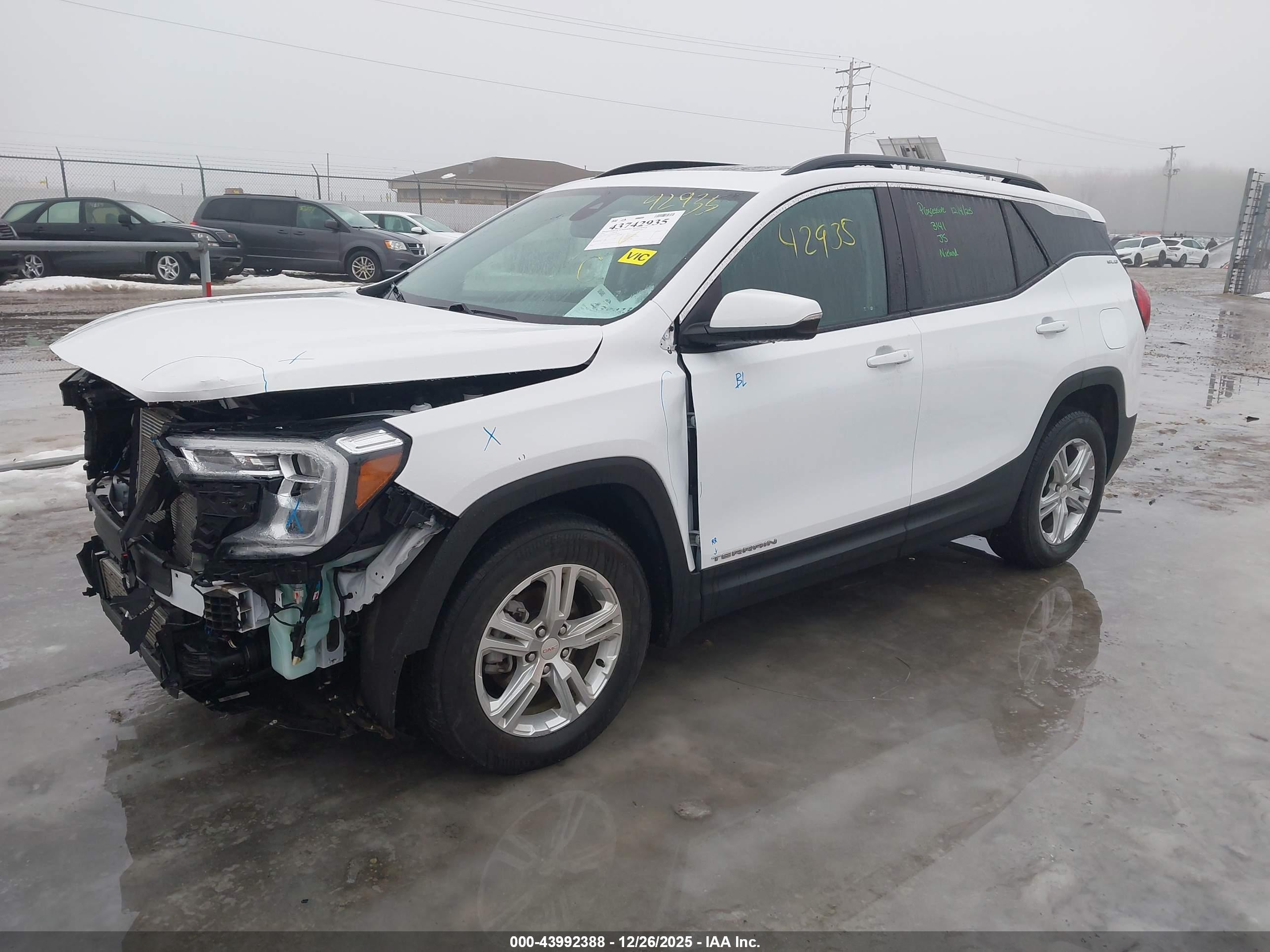 GMC TERRAIN image 2