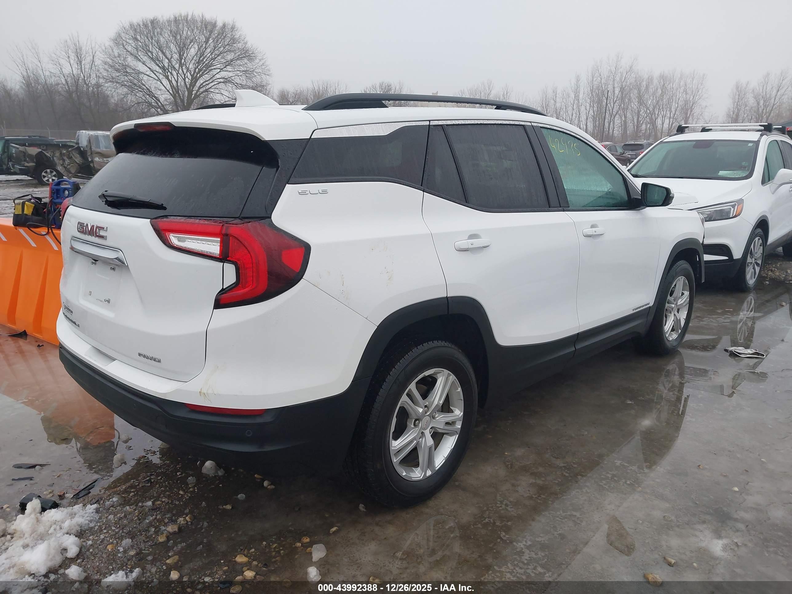 GMC TERRAIN image 4
