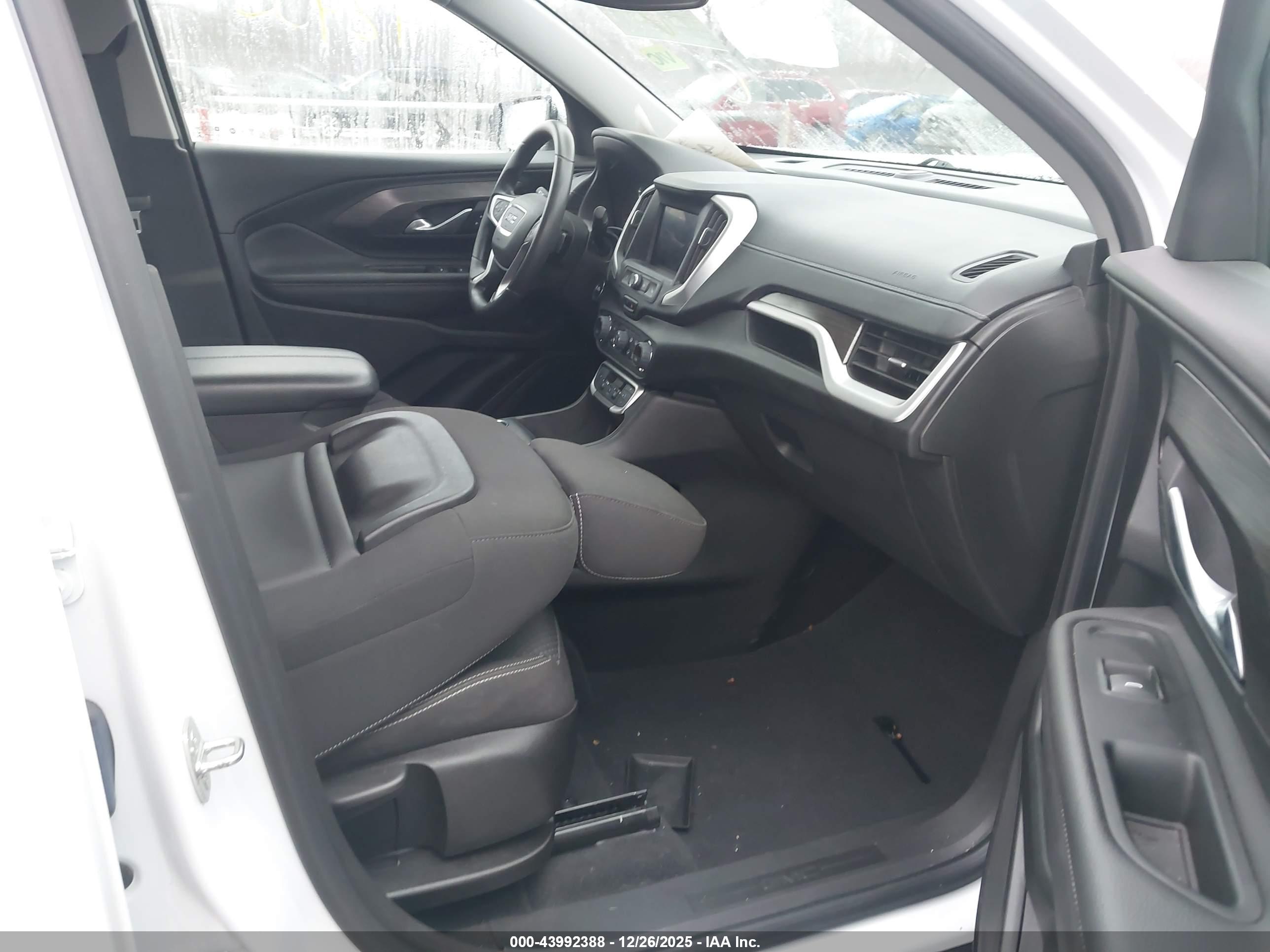 GMC TERRAIN image 5
