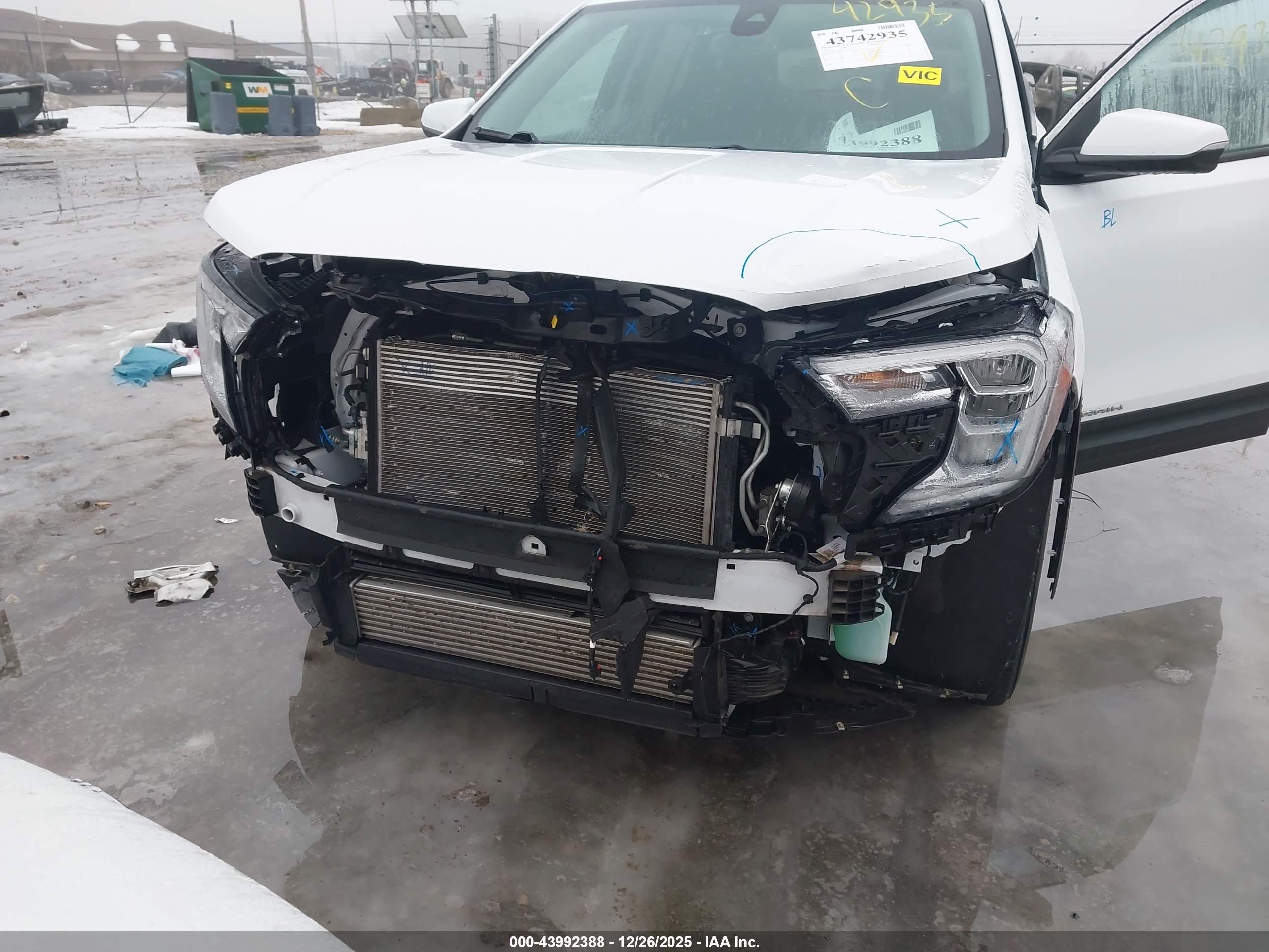 GMC TERRAIN image 6