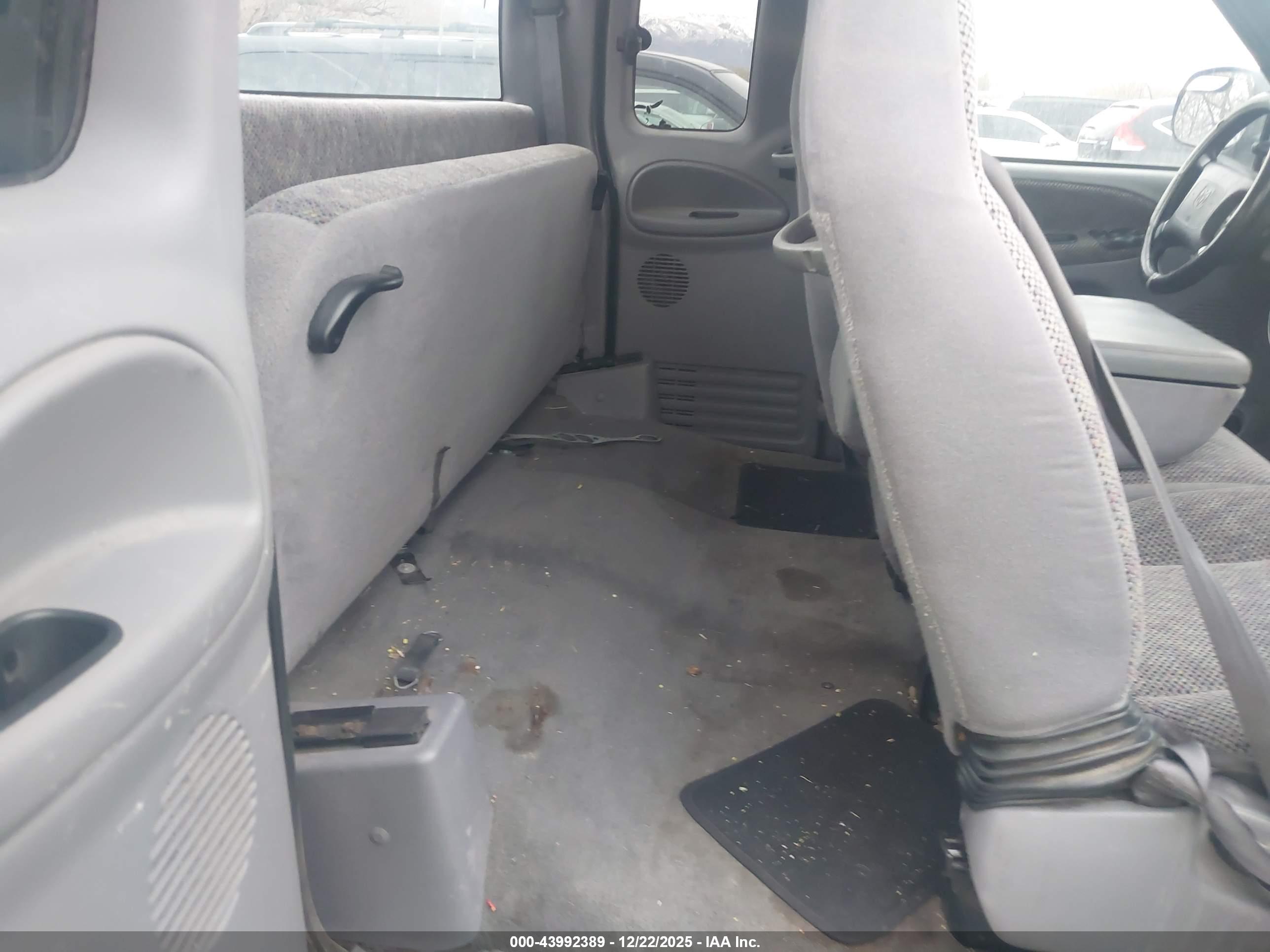 DODGE RAM image 8