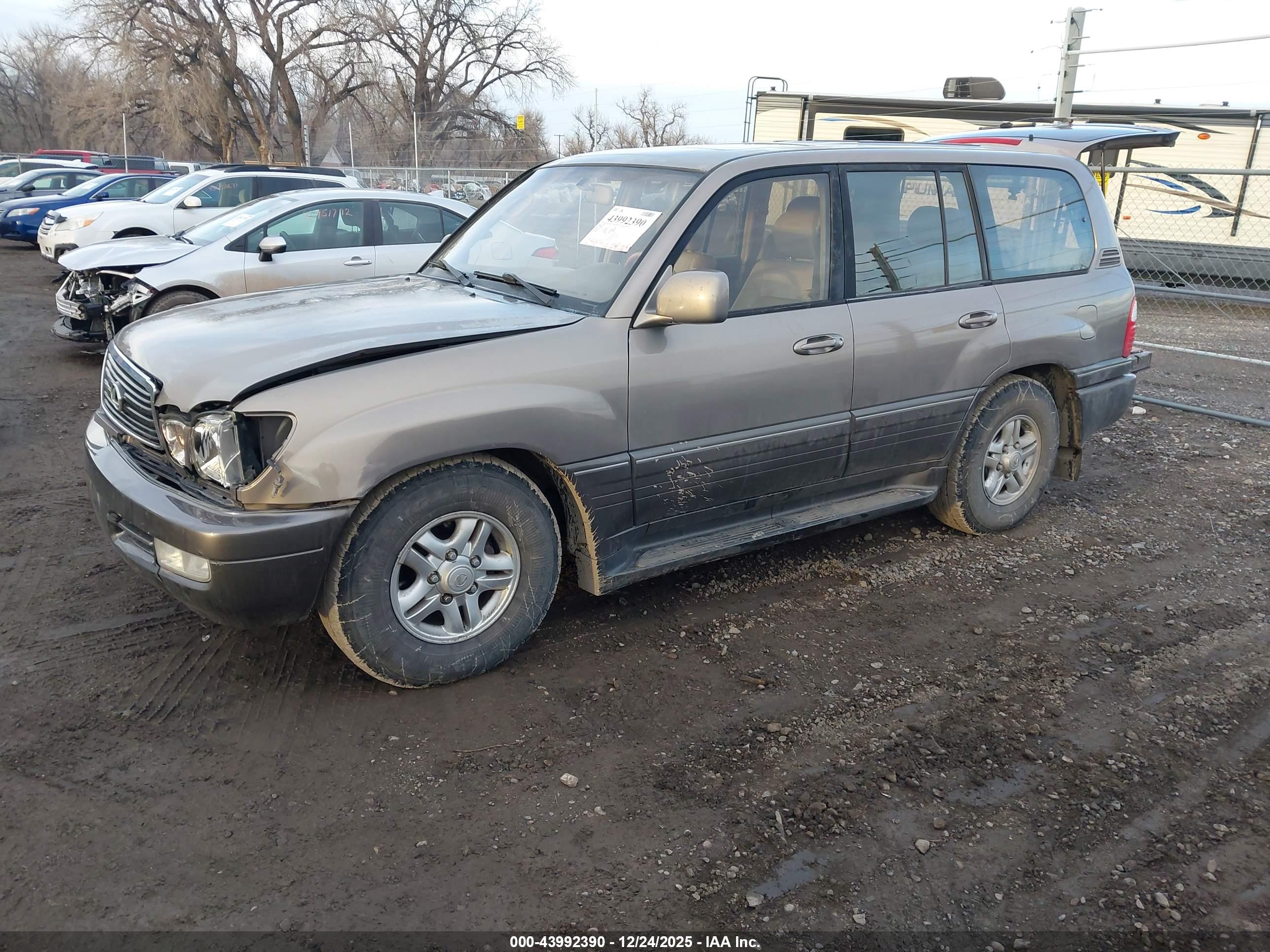 LEXUS LX image 2