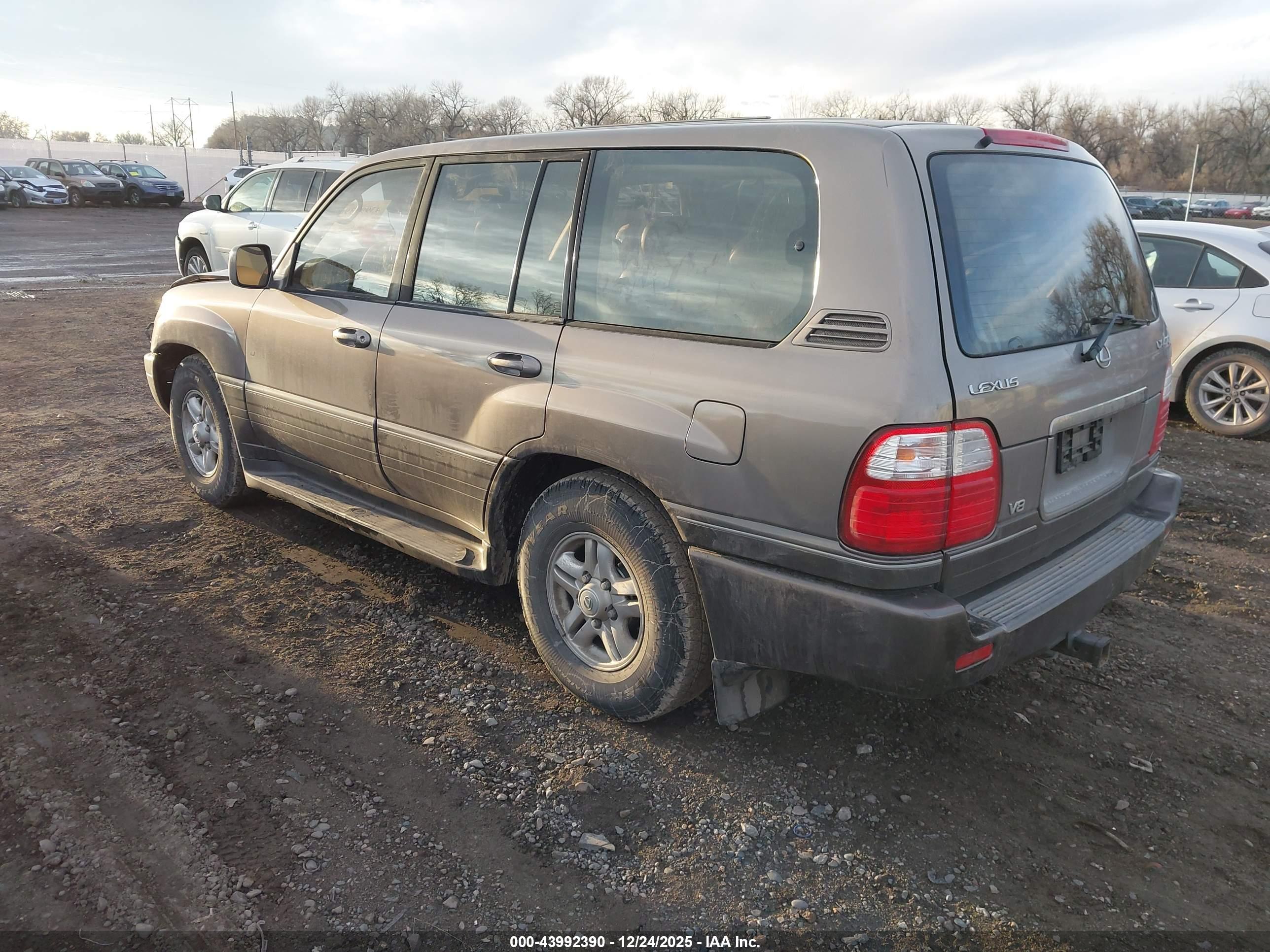 LEXUS LX image 3