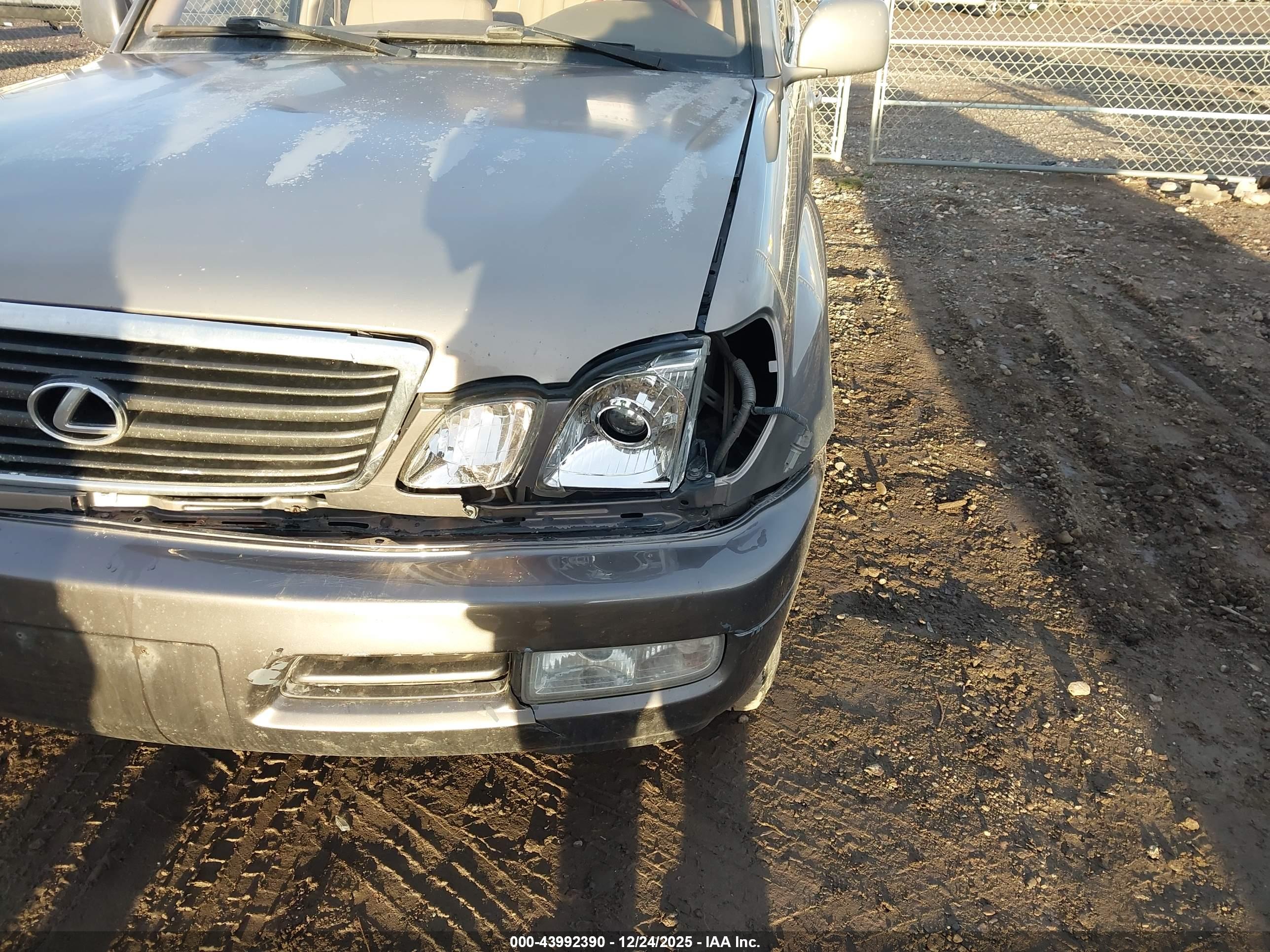 LEXUS LX image 6