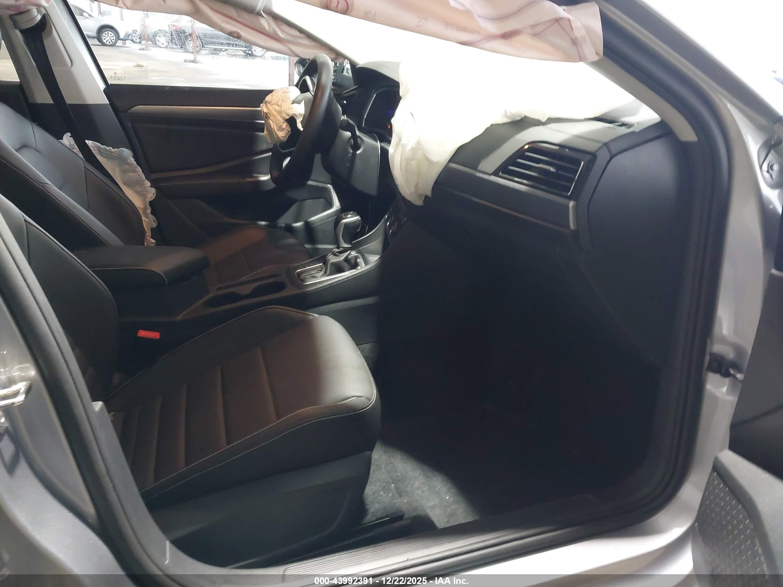 VOLKSWAGEN JETTA image 5