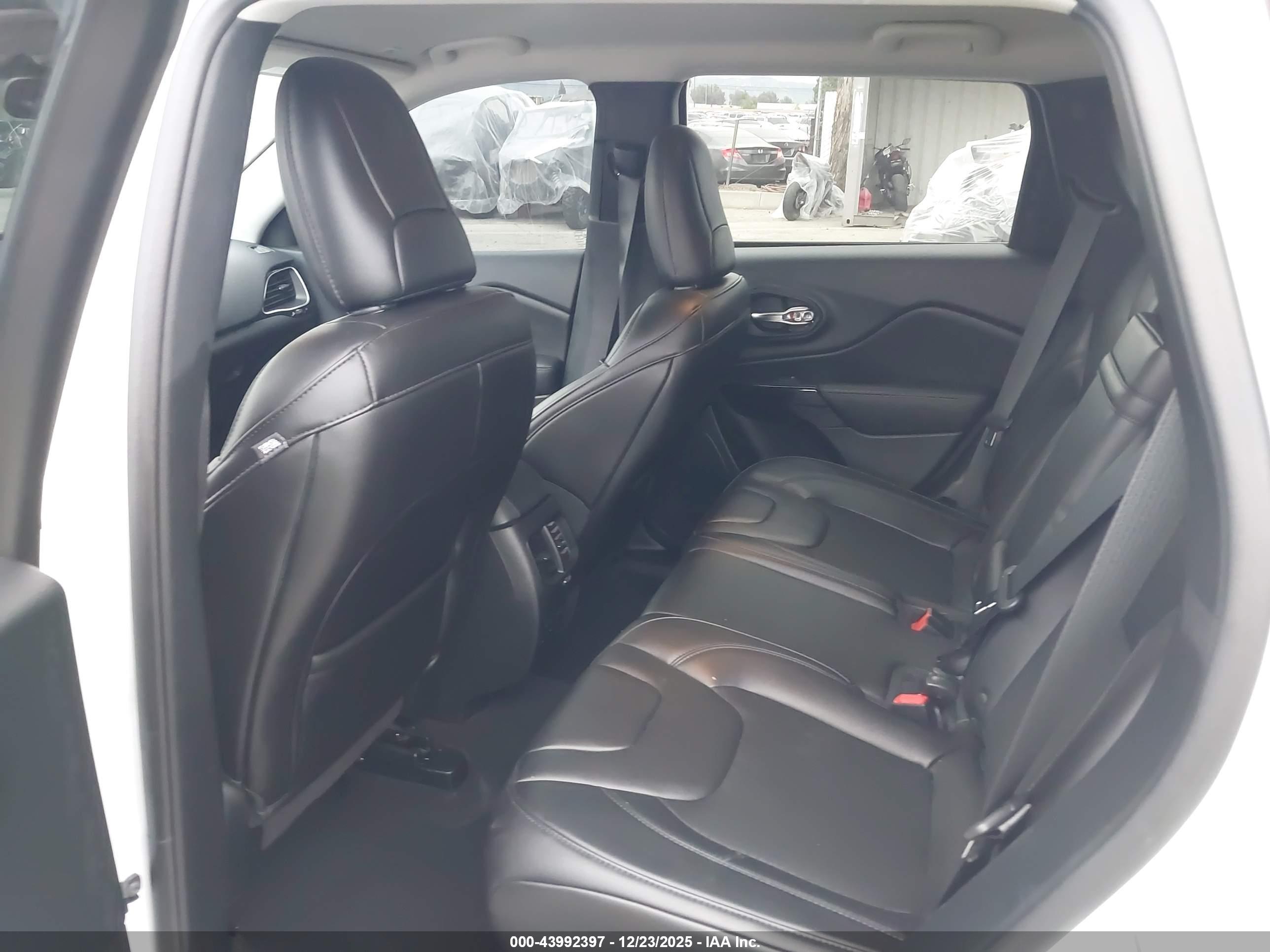 JEEP CHEROKEE image 8