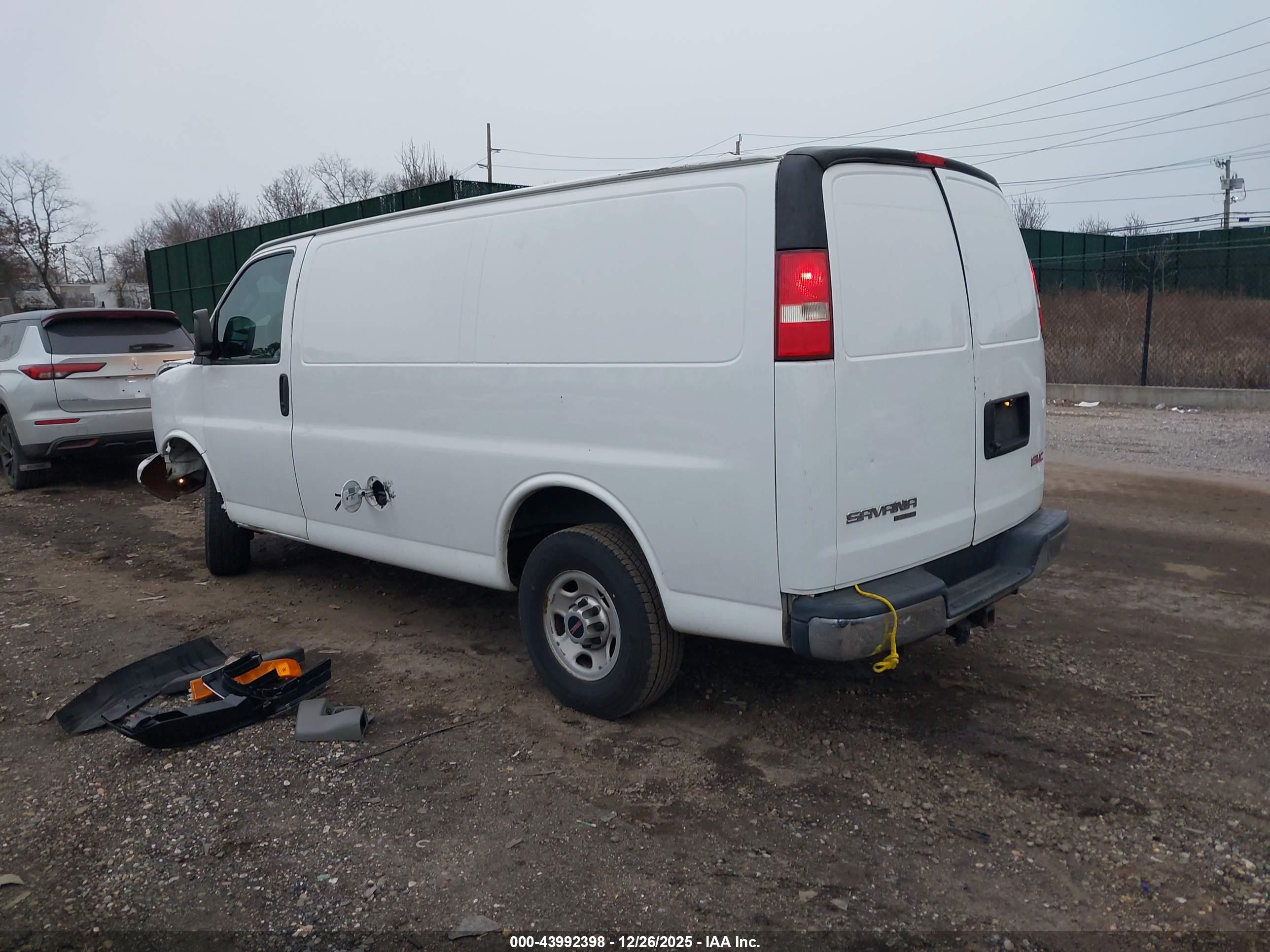 GMC SAVANA image 3