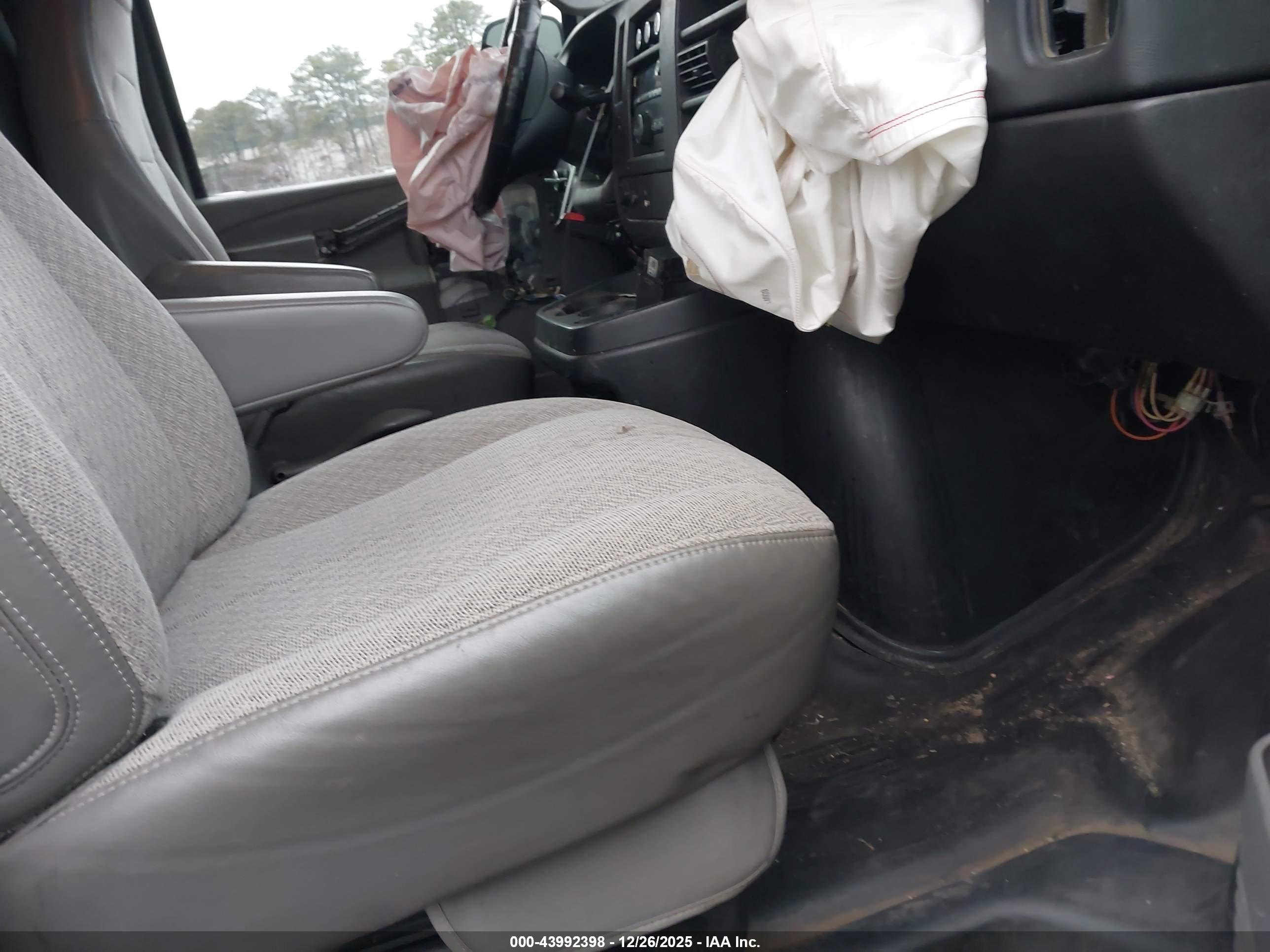 GMC SAVANA image 5