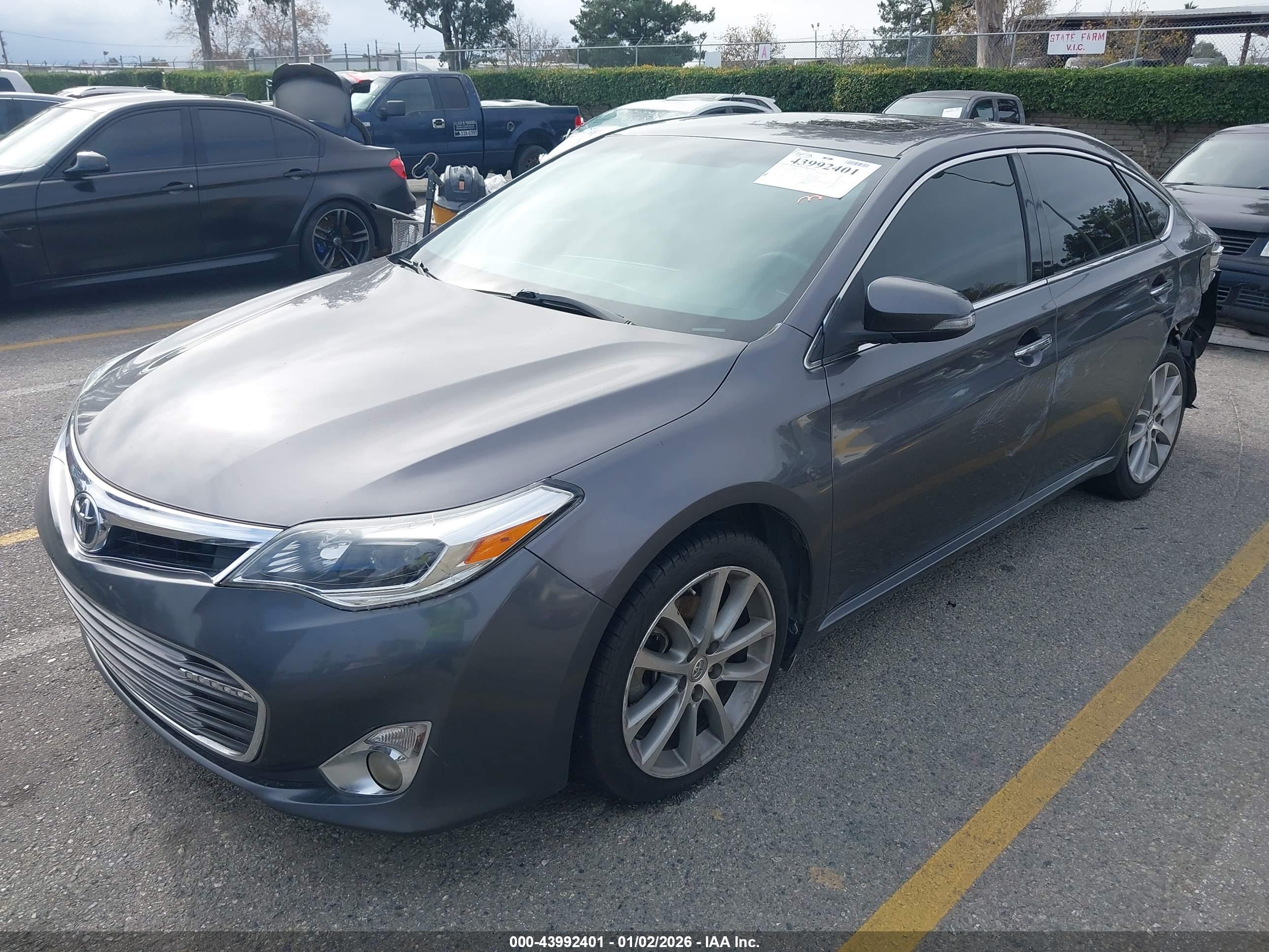 TOYOTA AVALON image 2