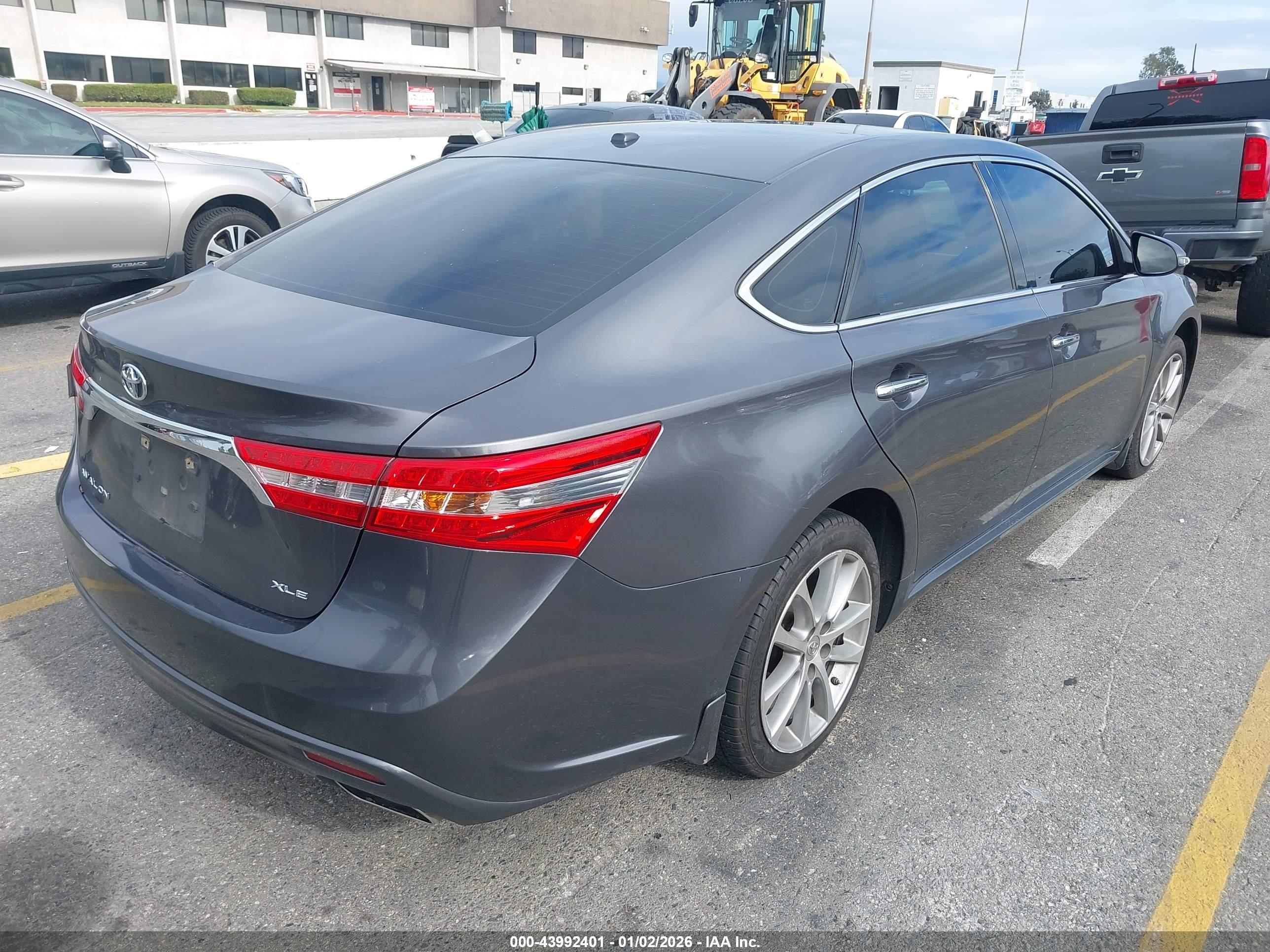 TOYOTA AVALON image 4