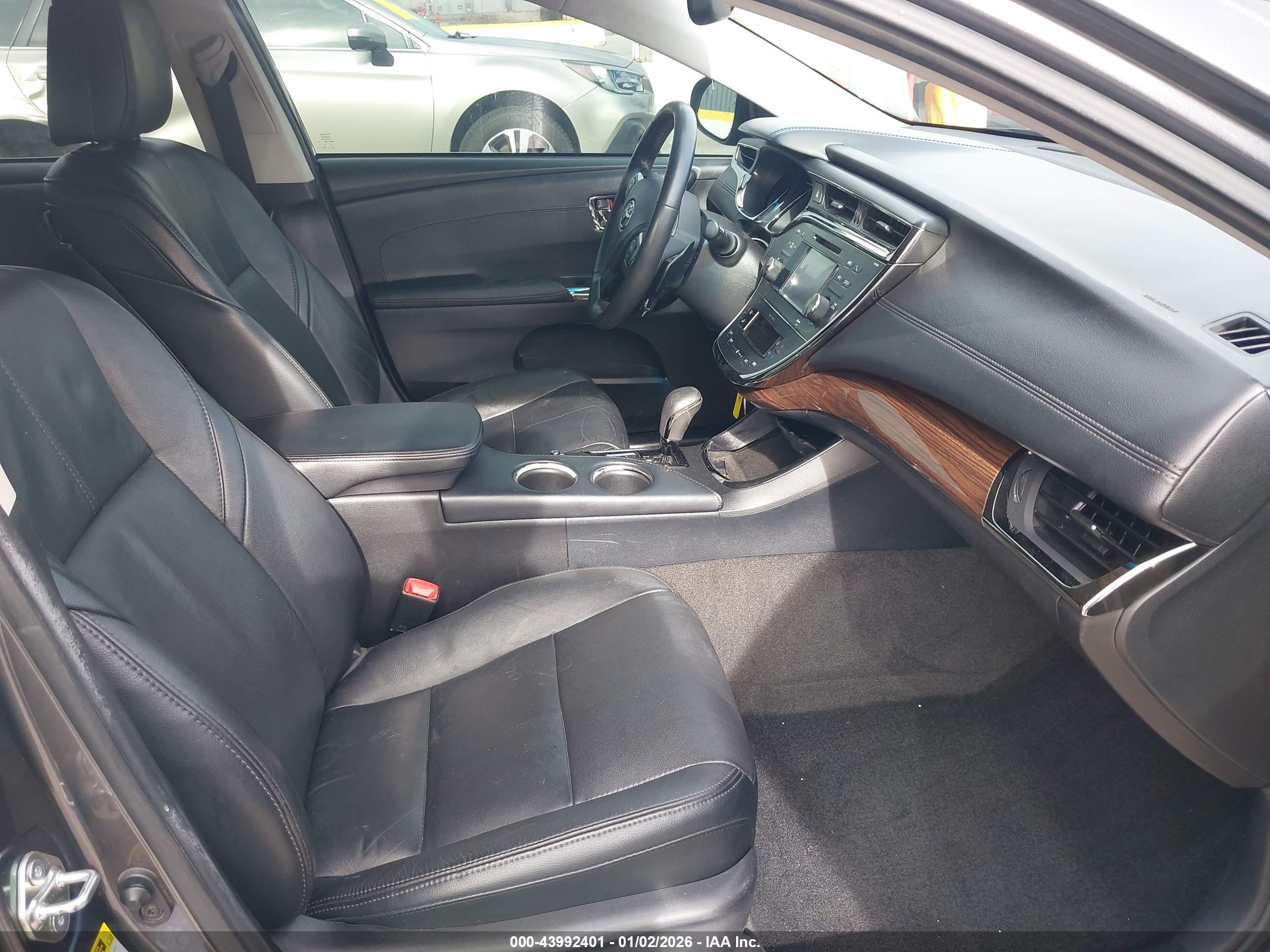 TOYOTA AVALON image 5