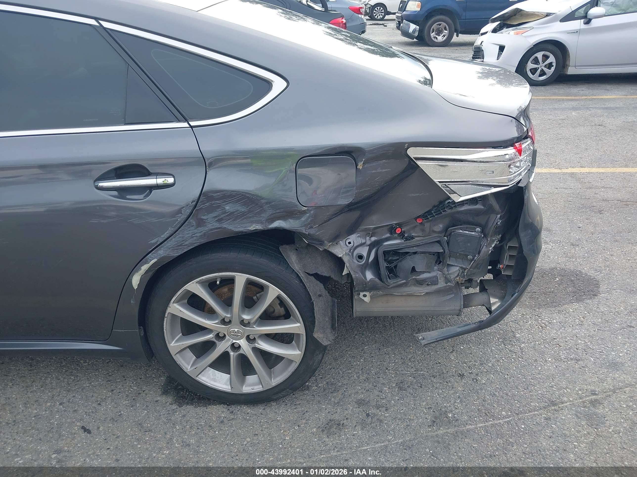TOYOTA AVALON image 6