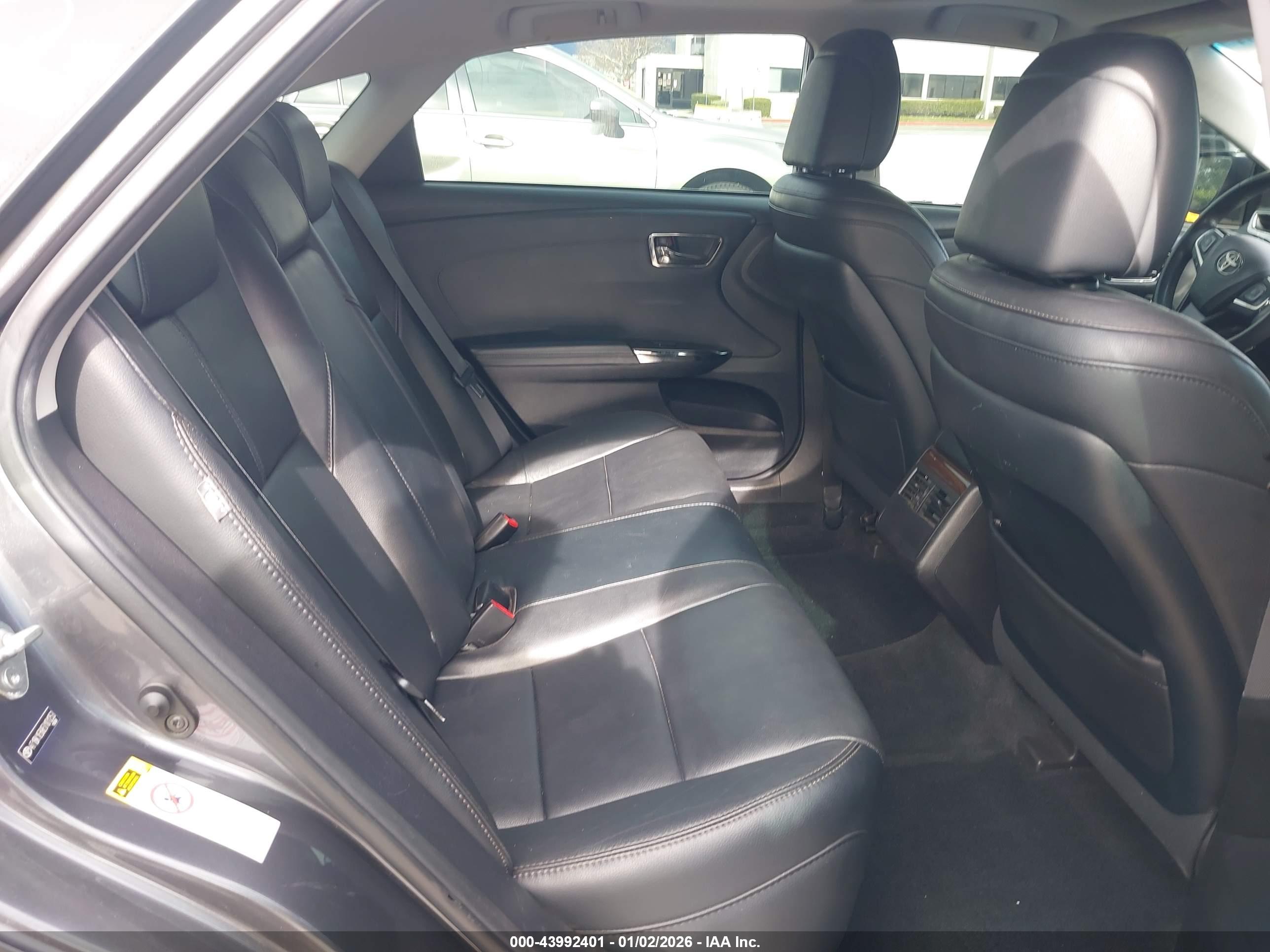 TOYOTA AVALON image 8
