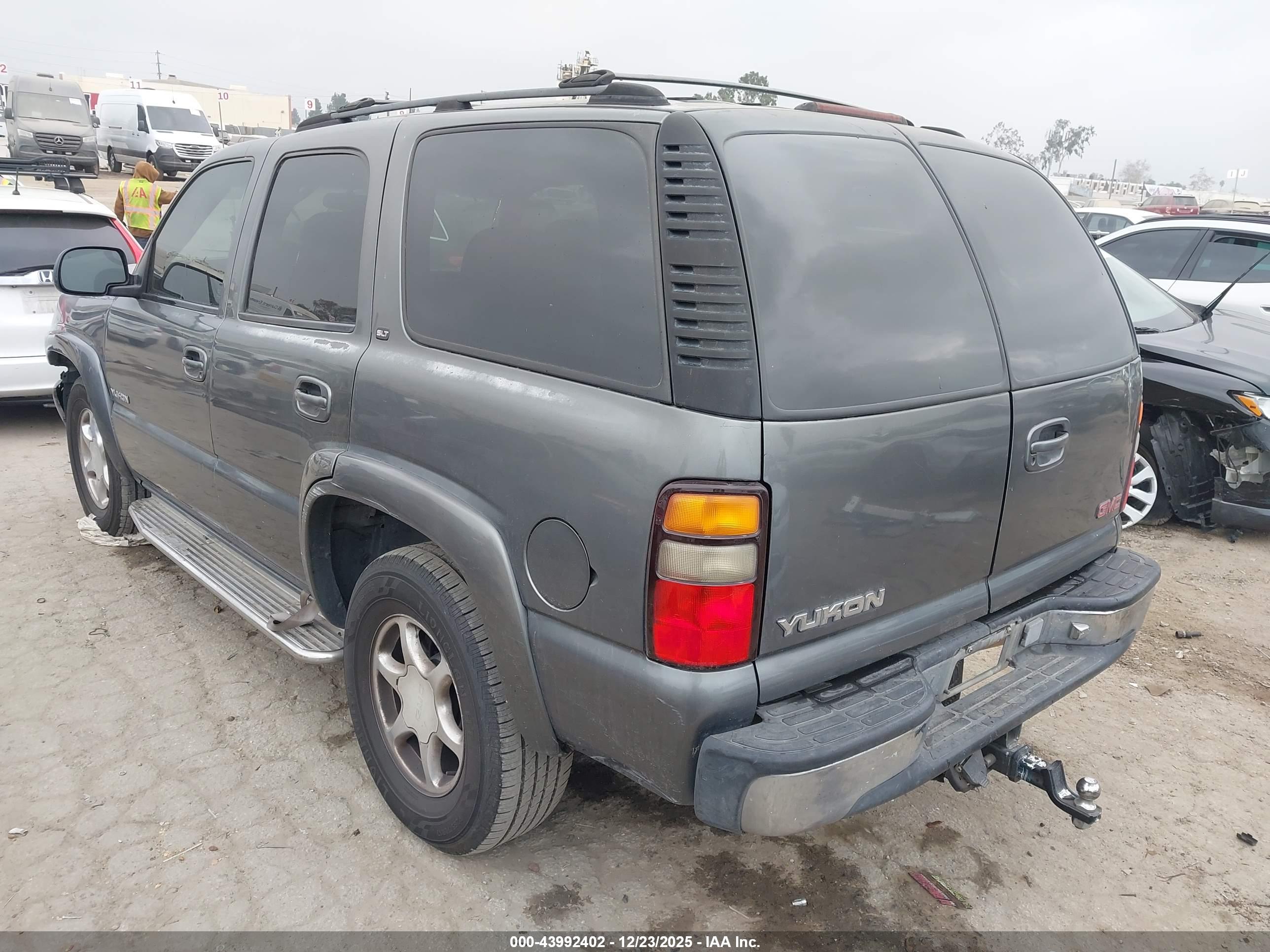 GMC YUKON image 3