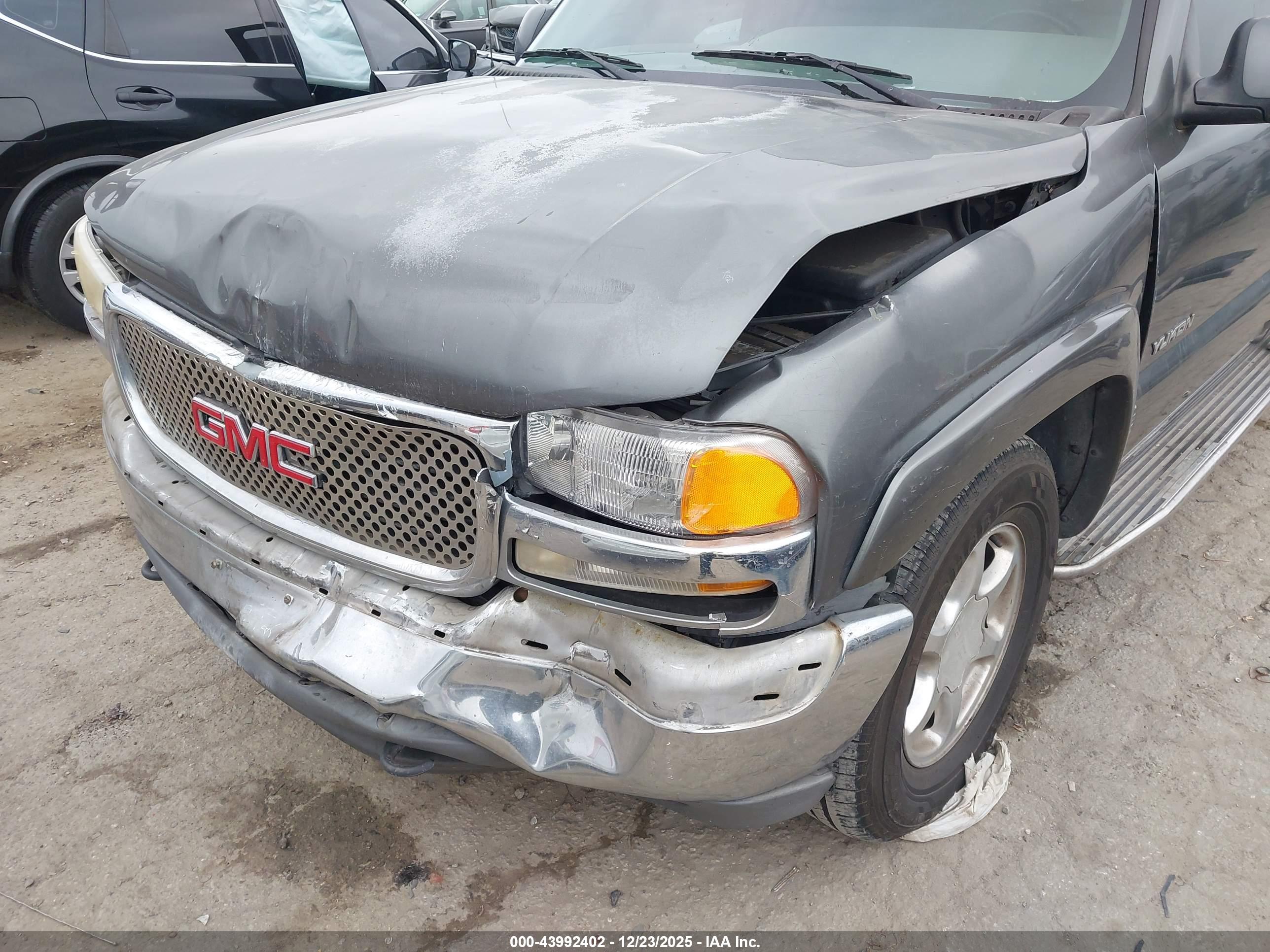 GMC YUKON image 6
