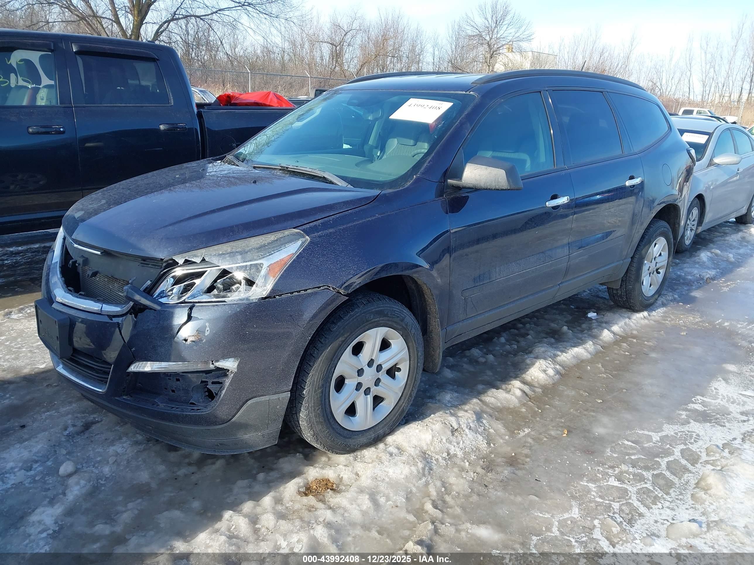 CHEVROLET TRAVERSE image 2