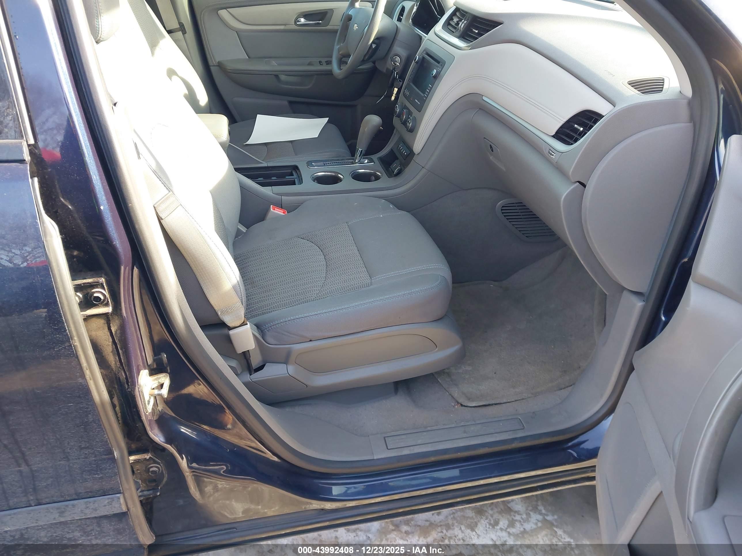 CHEVROLET TRAVERSE image 5