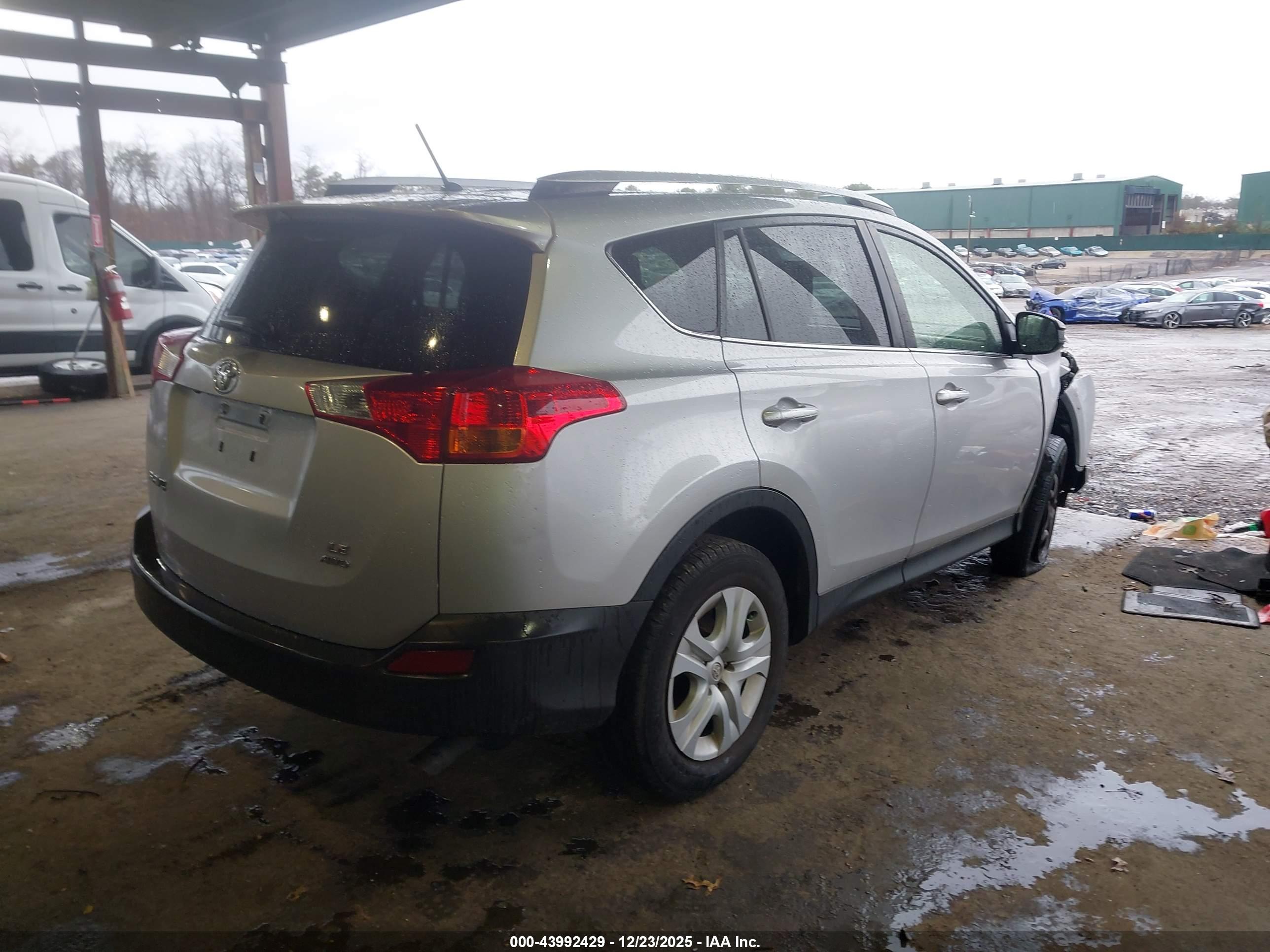 TOYOTA RAV4 image 4