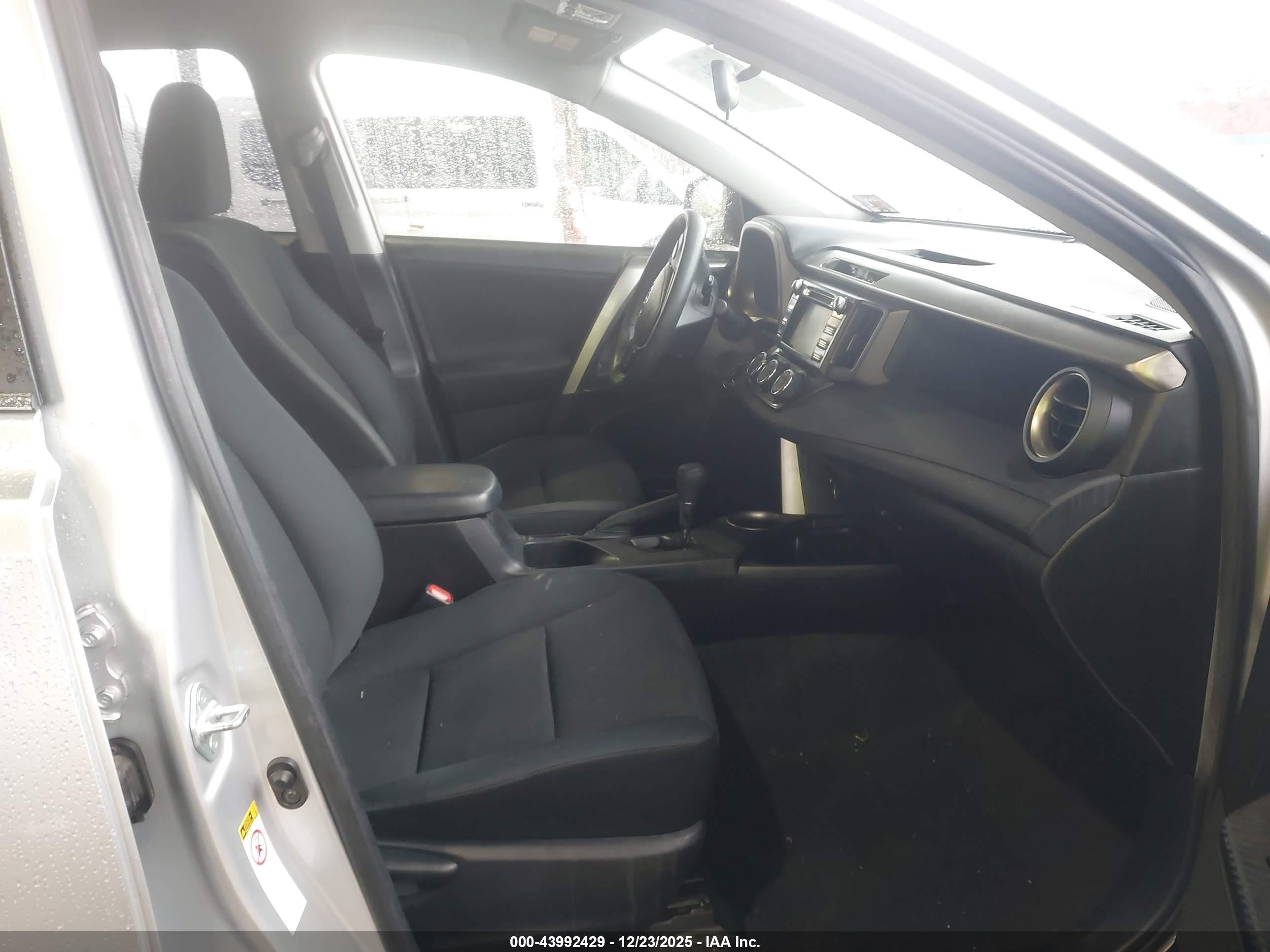 TOYOTA RAV4 image 5