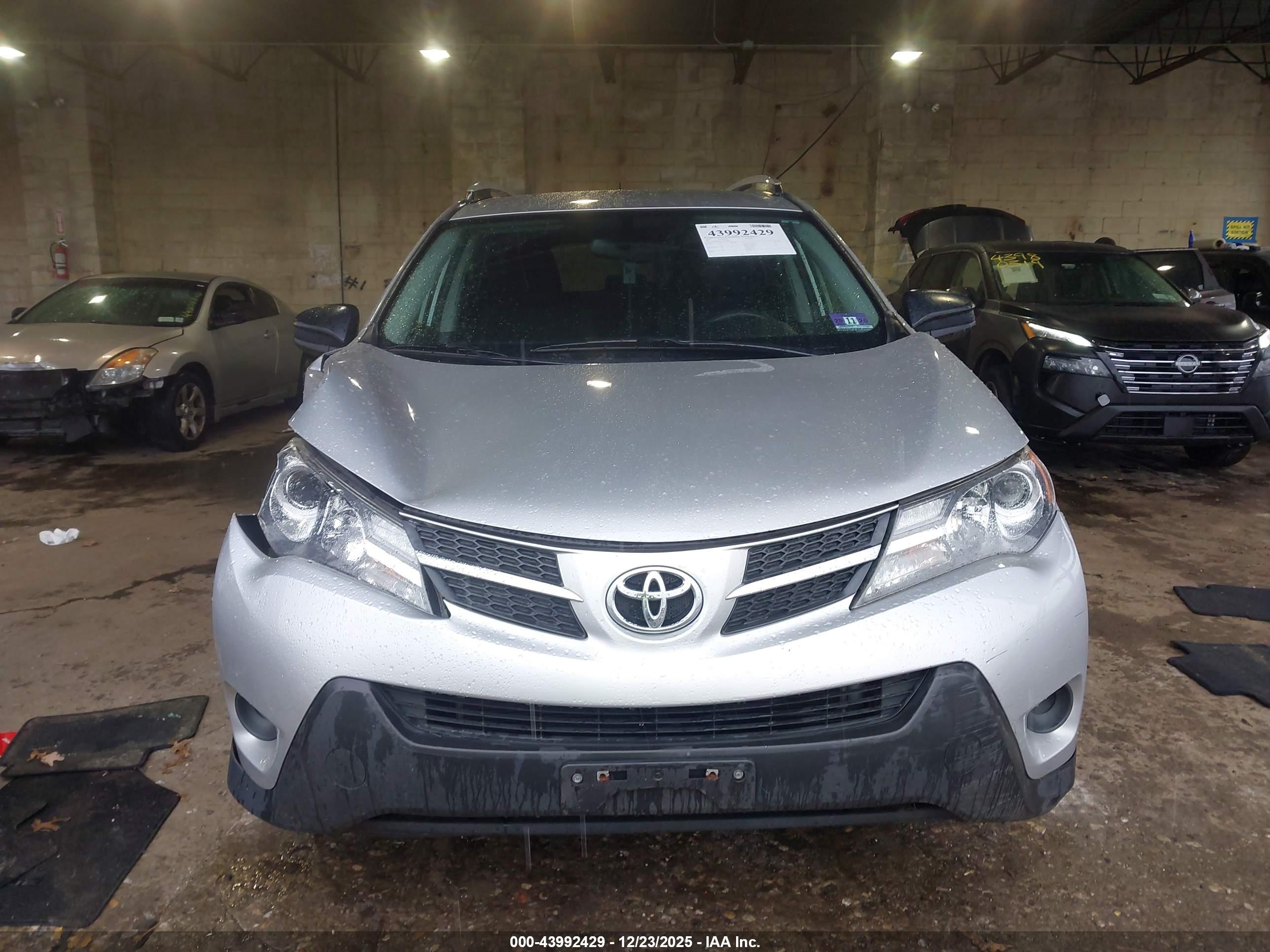 TOYOTA RAV4 image 6