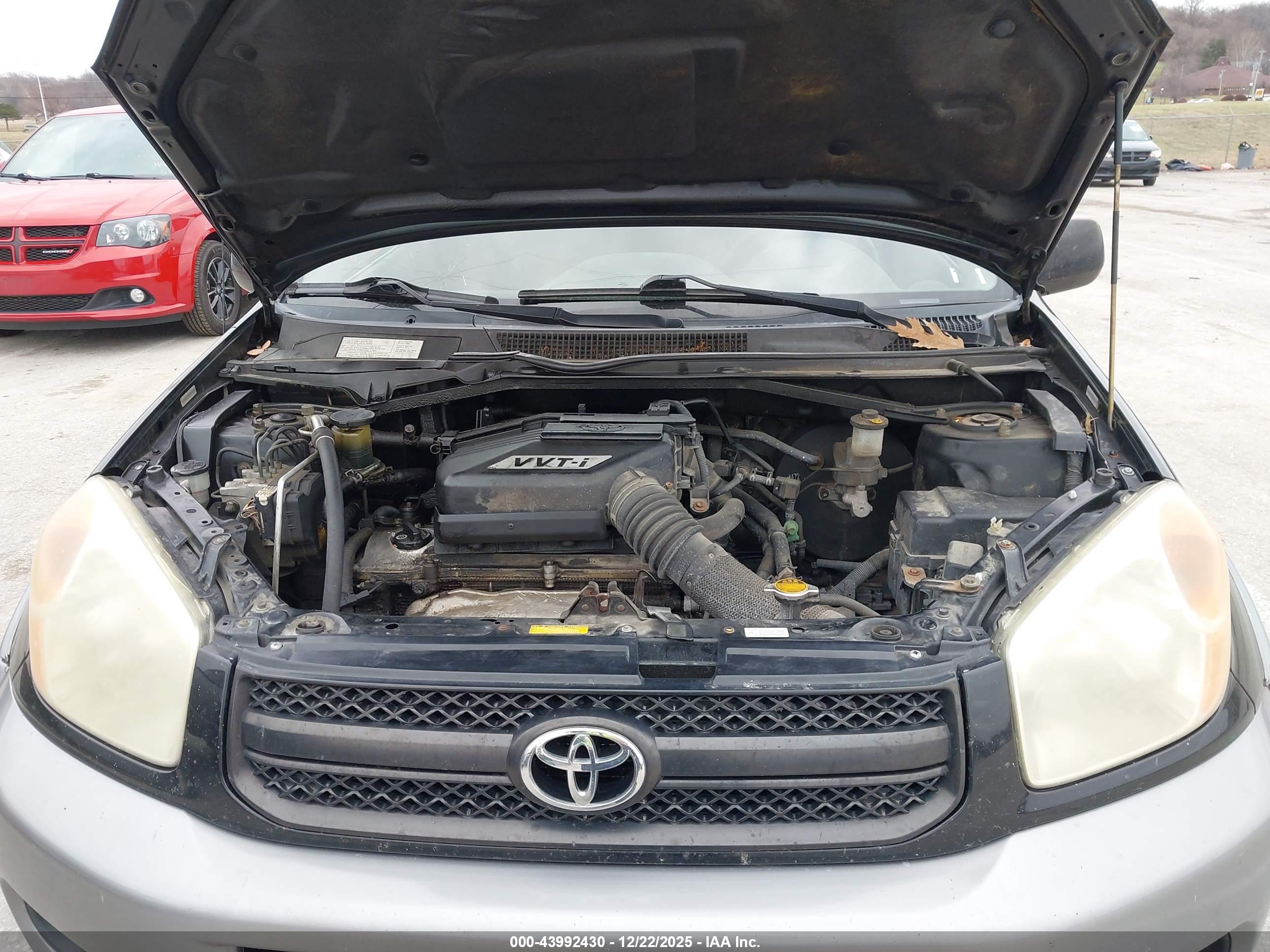 TOYOTA RAV4 image 10