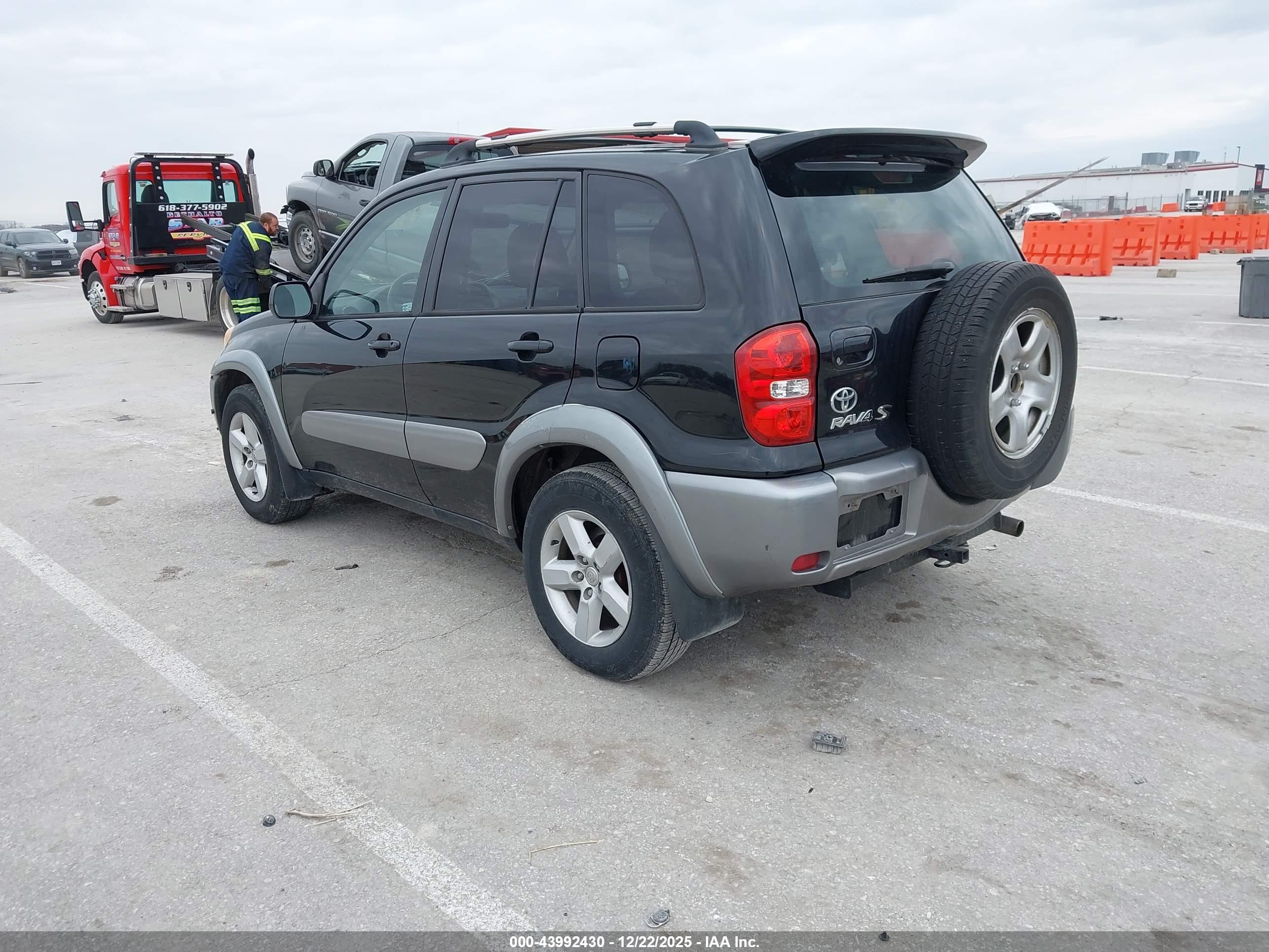 TOYOTA RAV4 image 3