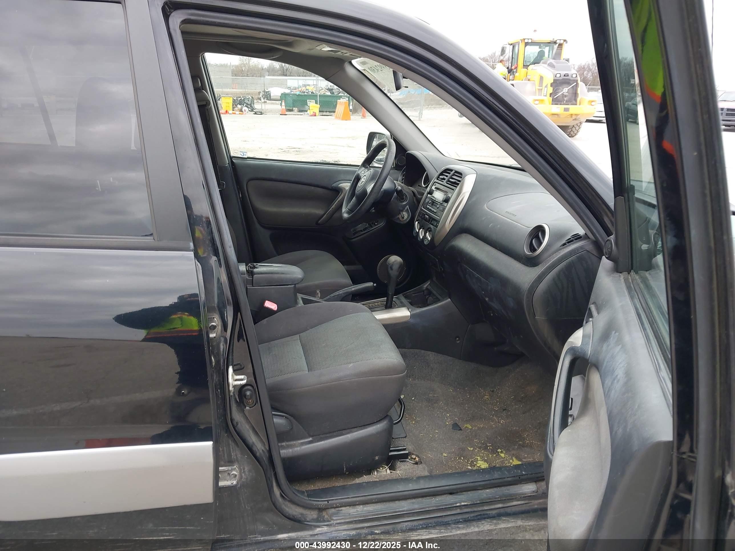 TOYOTA RAV4 image 5