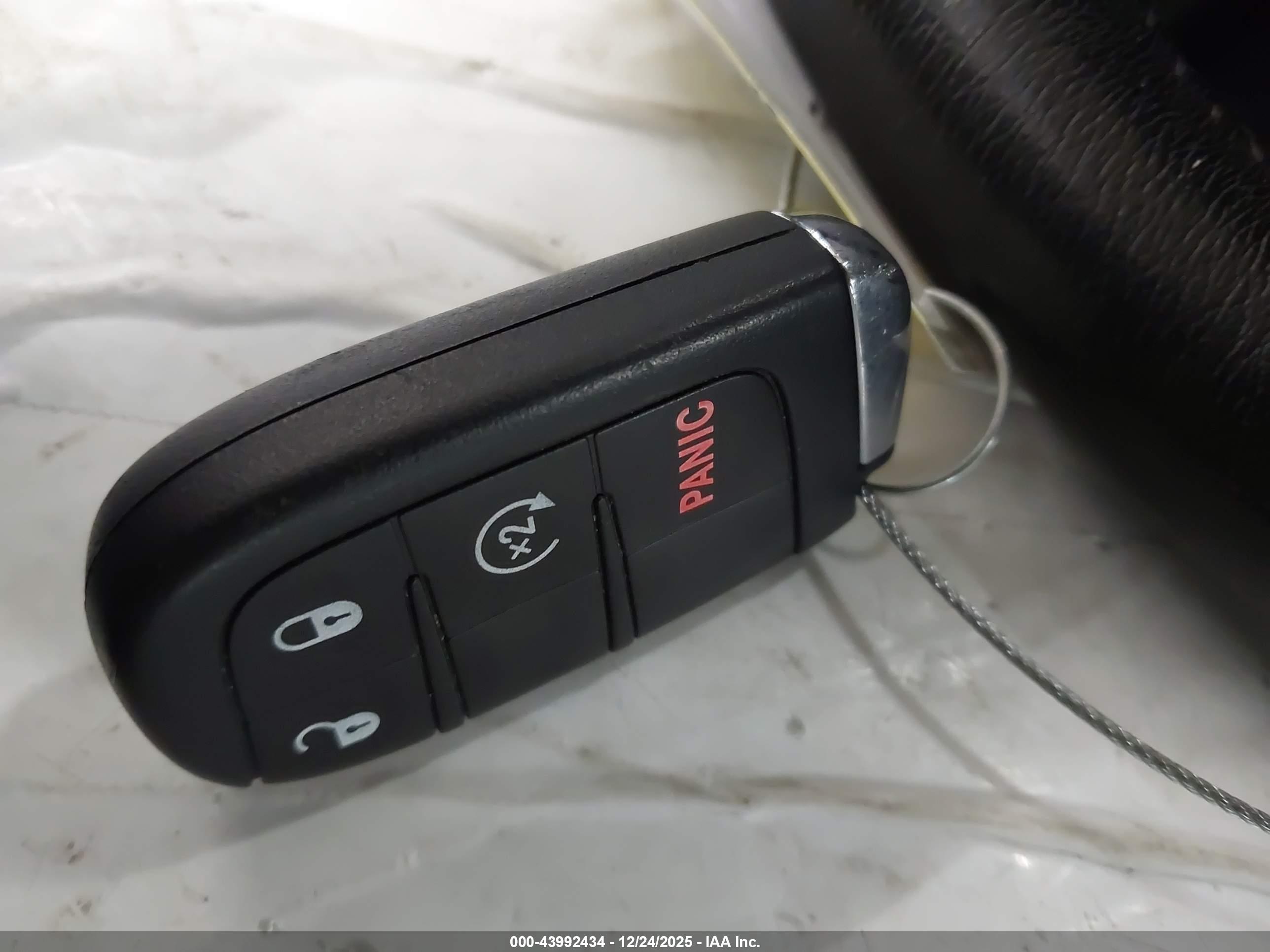 JEEP RENEGADE image 11