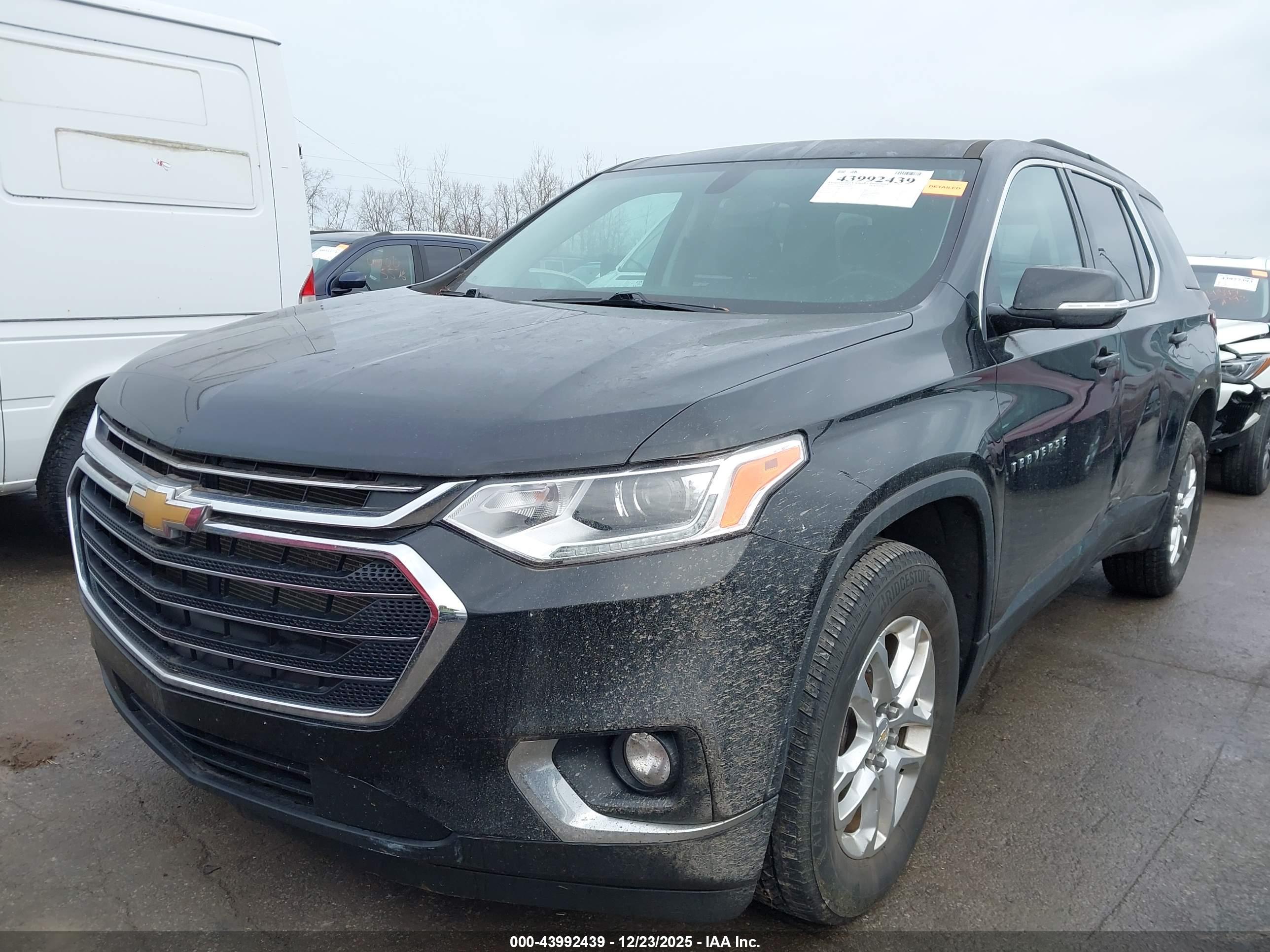 CHEVROLET TRAVERSE image 2