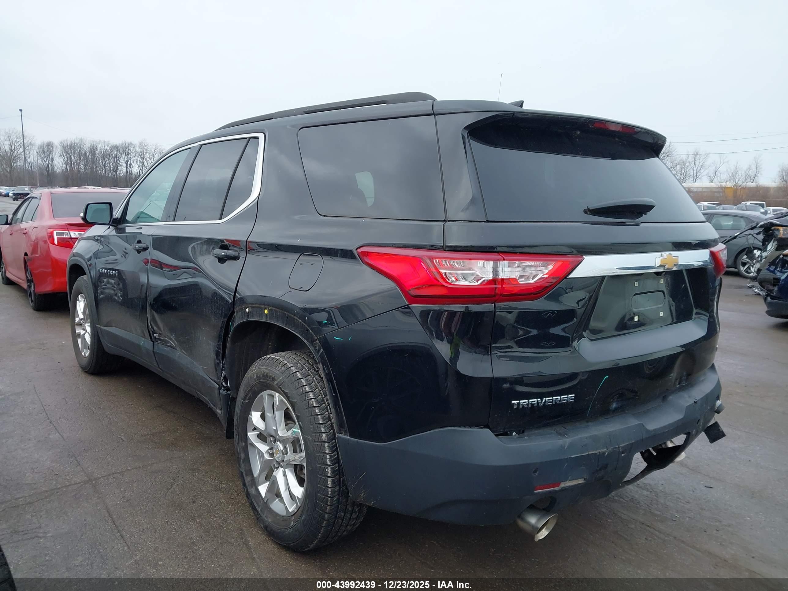 CHEVROLET TRAVERSE image 3