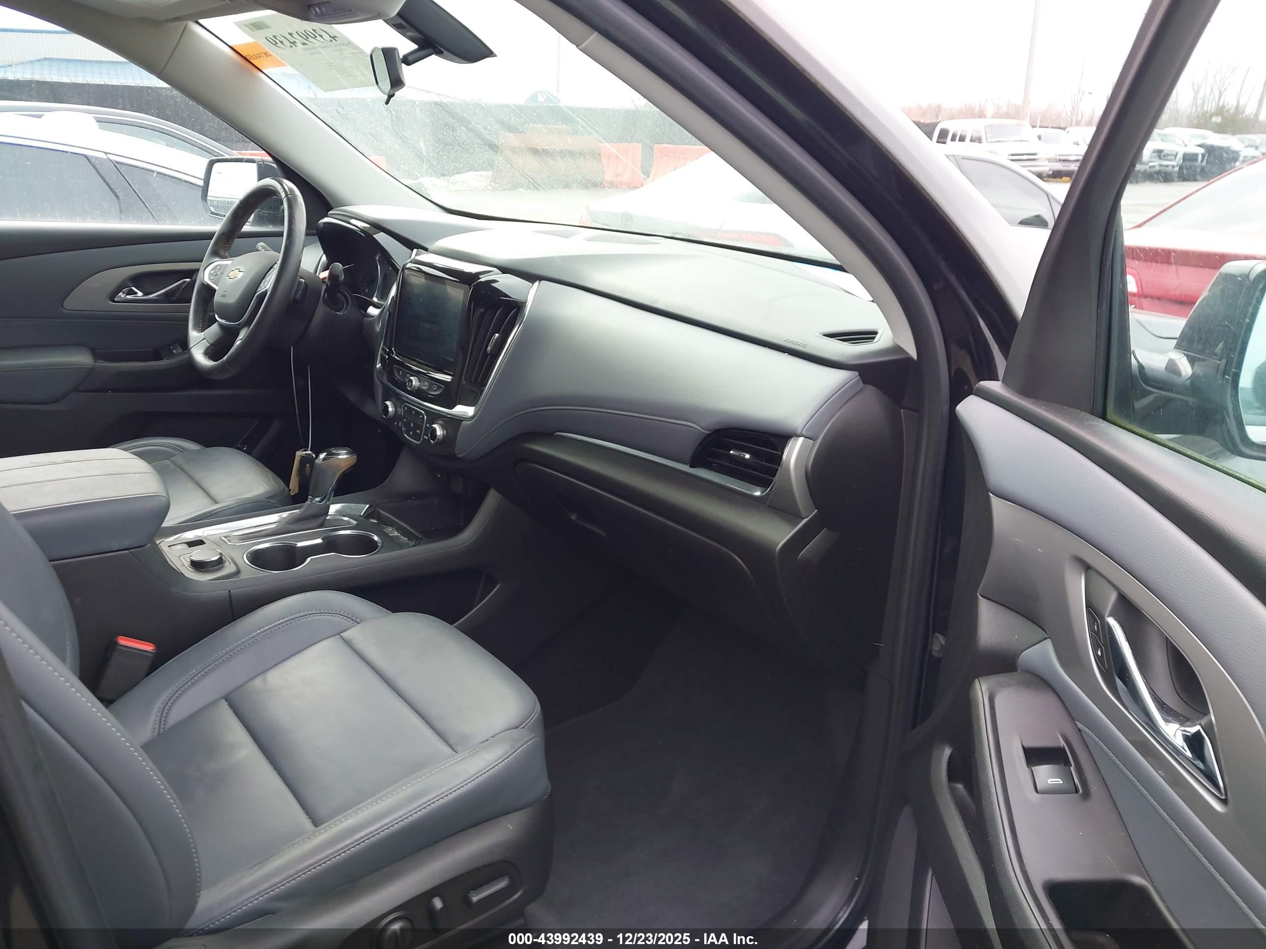 CHEVROLET TRAVERSE image 5