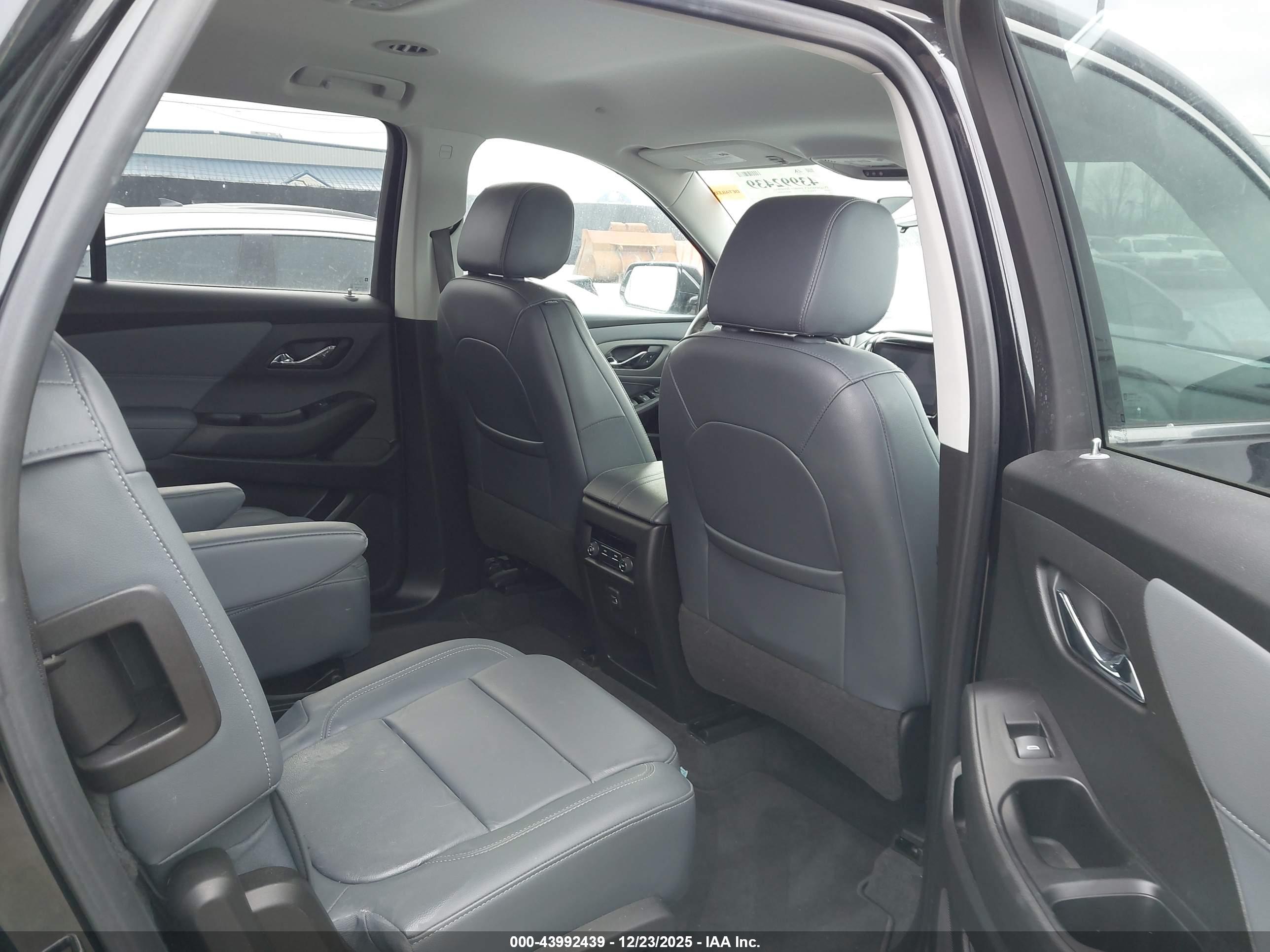 CHEVROLET TRAVERSE image 8