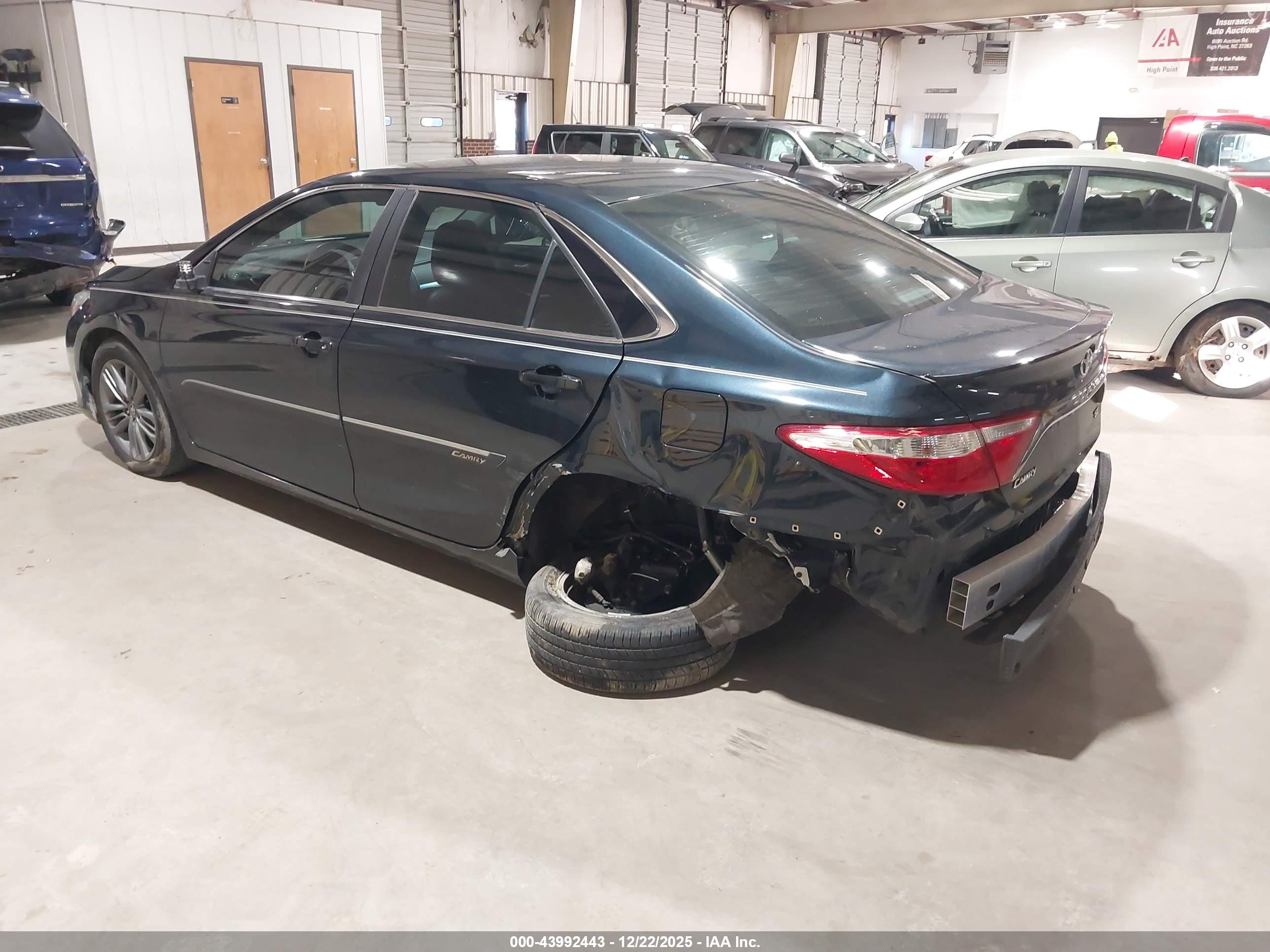 TOYOTA CAMRY image 3