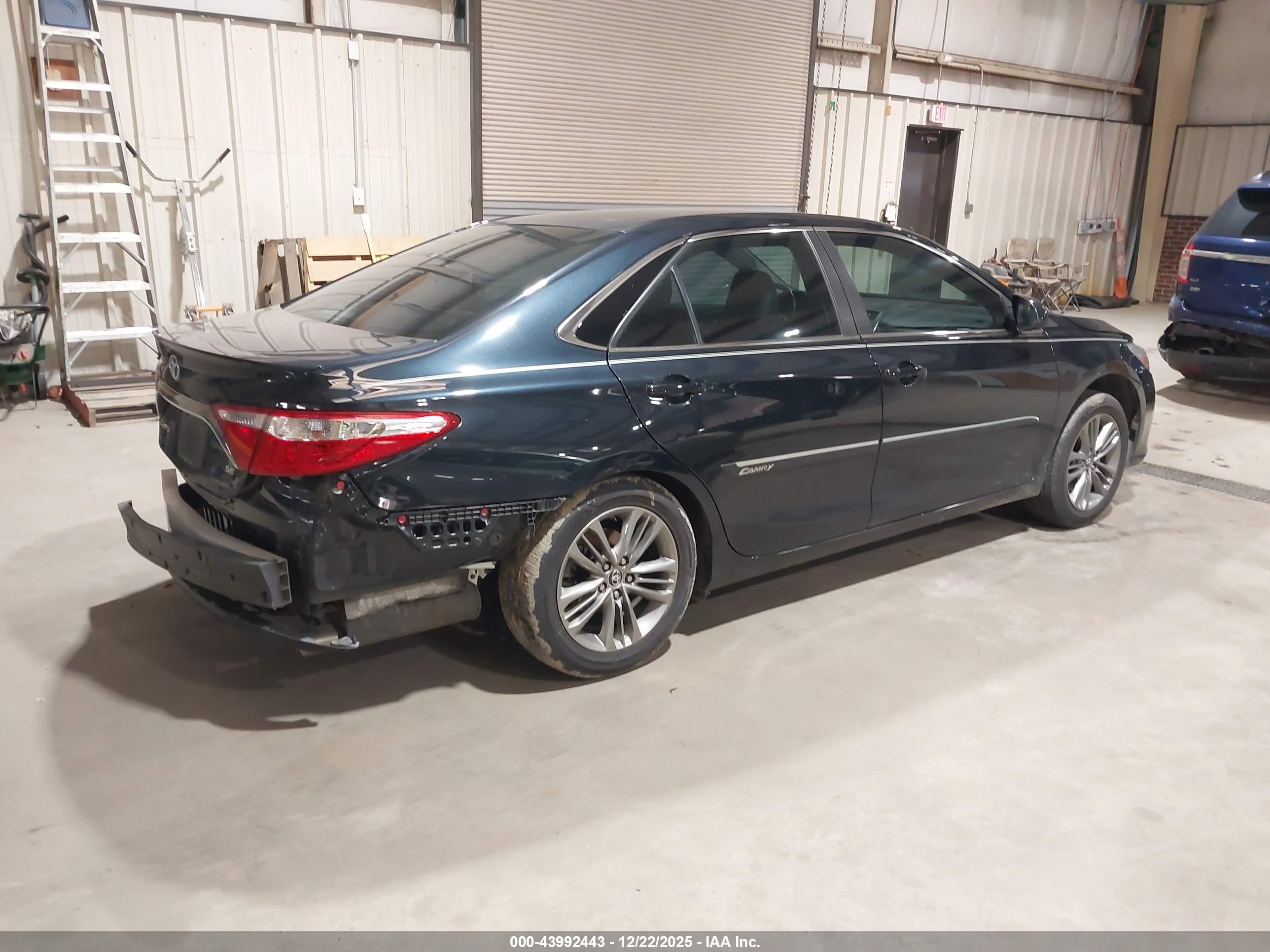 TOYOTA CAMRY image 4