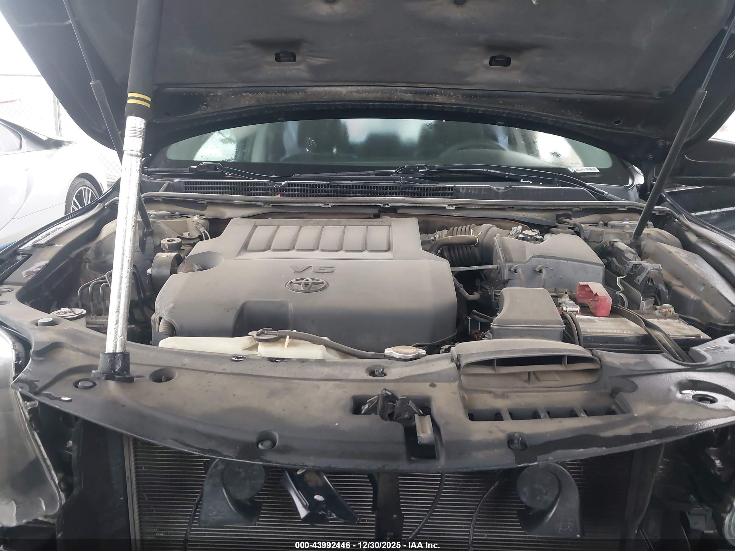TOYOTA AVALON image 10