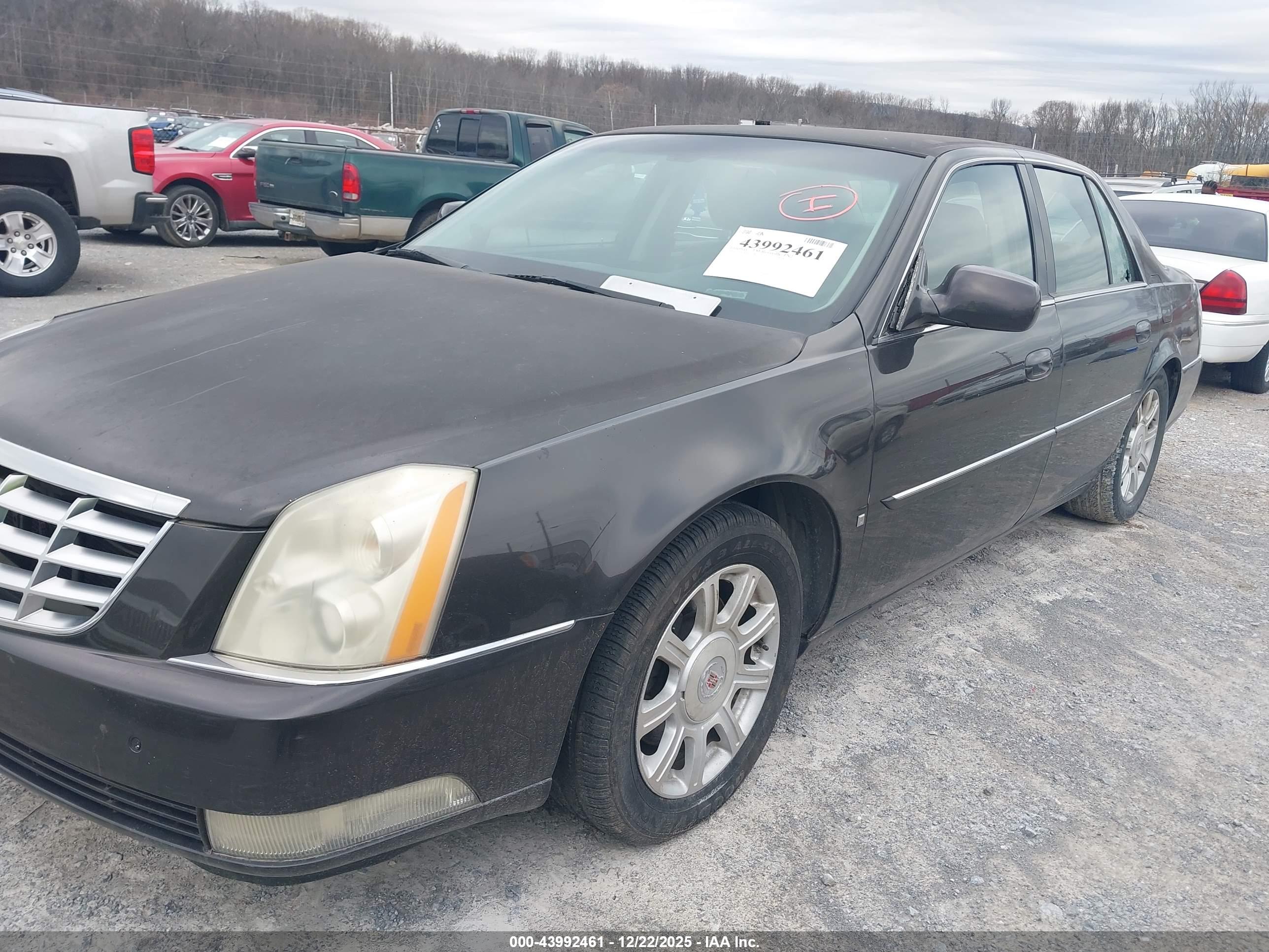 CADILLAC DTS image 2