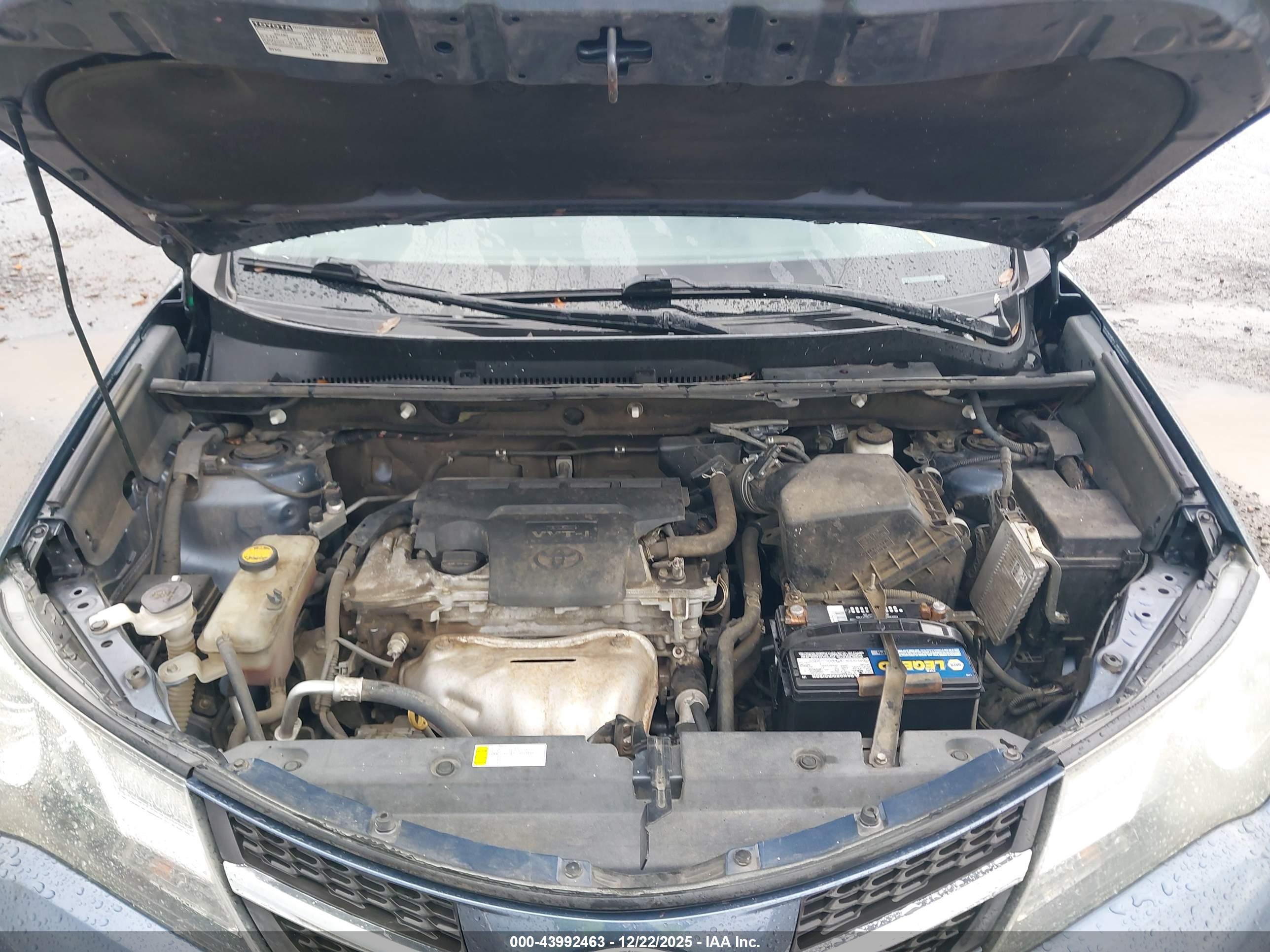 TOYOTA RAV4 image 10