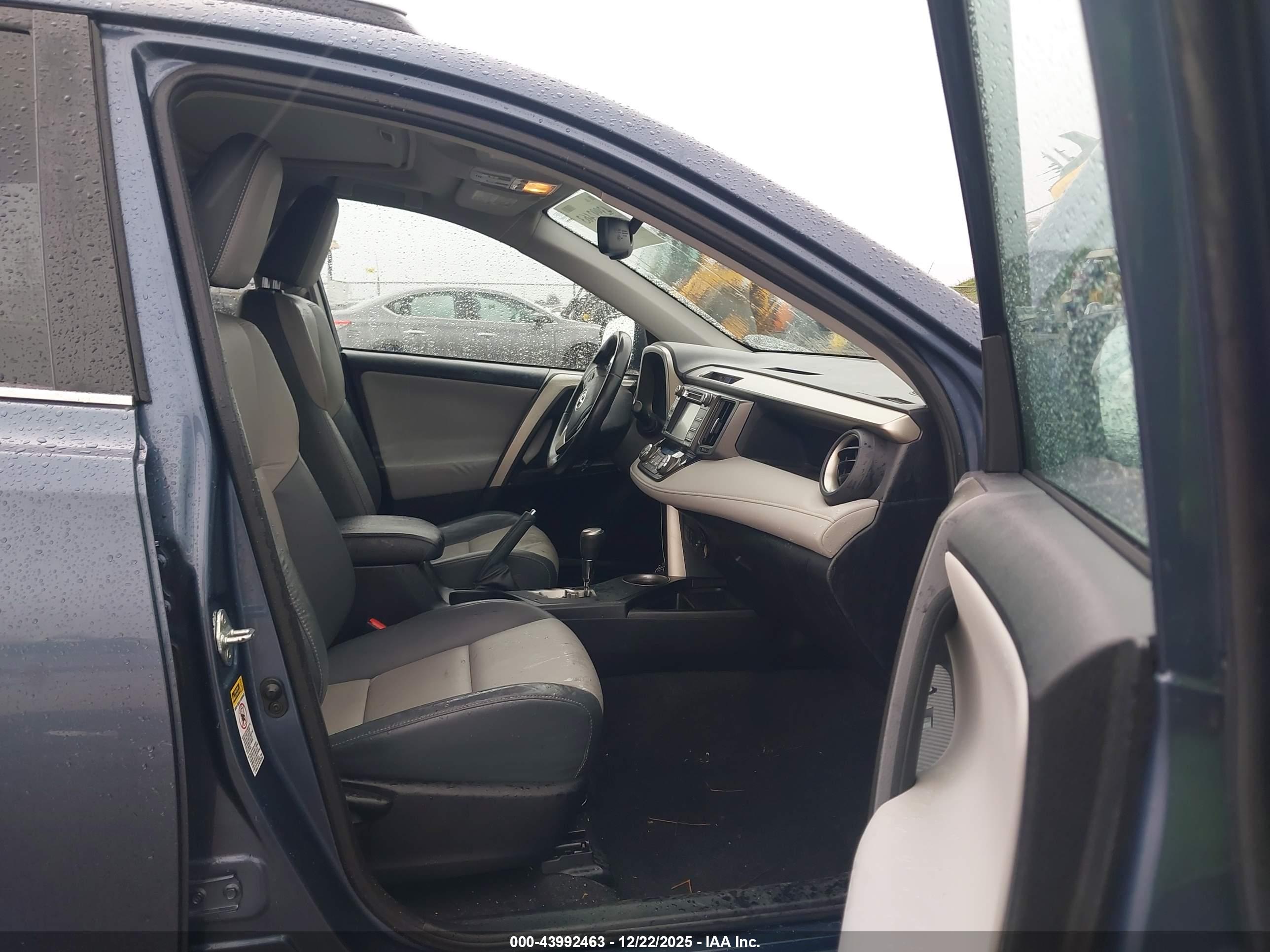 TOYOTA RAV4 image 5