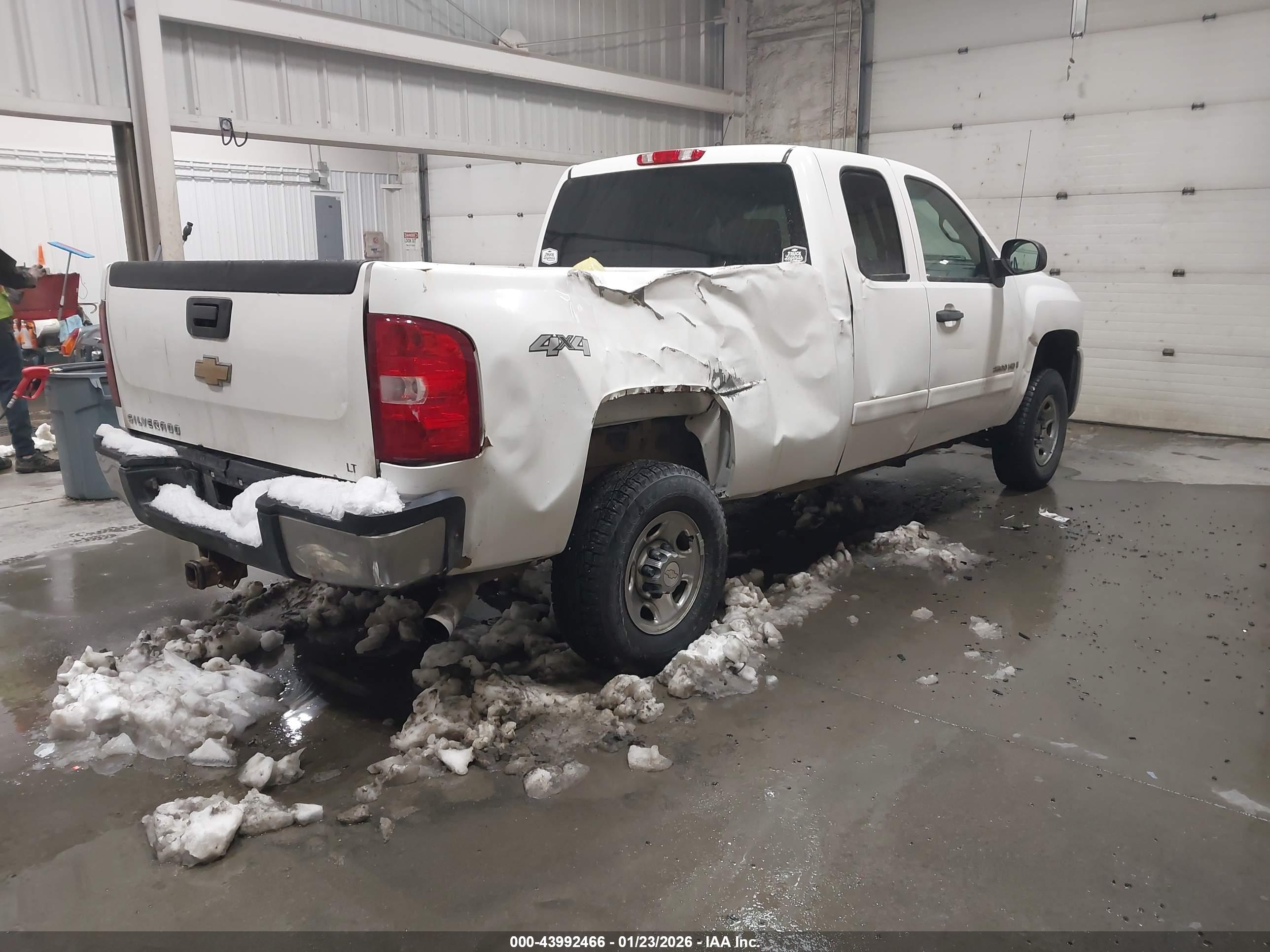 CHEVROLET SILVERADO image 4