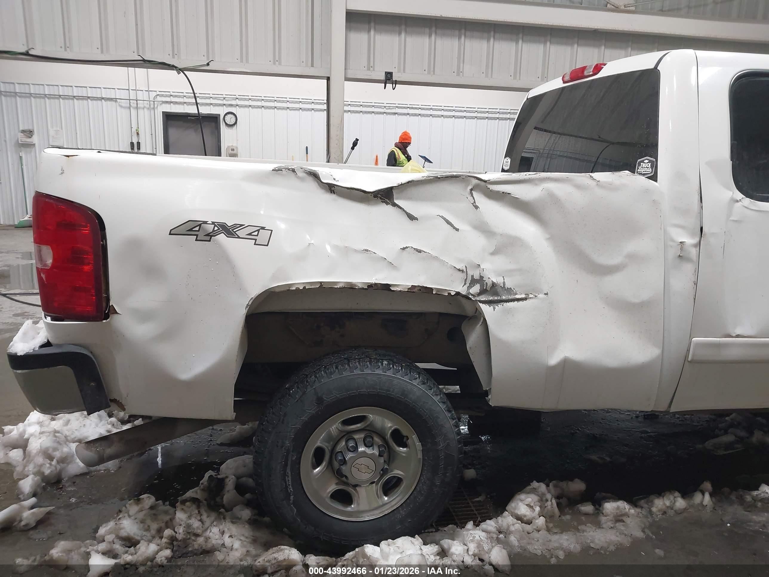 CHEVROLET SILVERADO image 6
