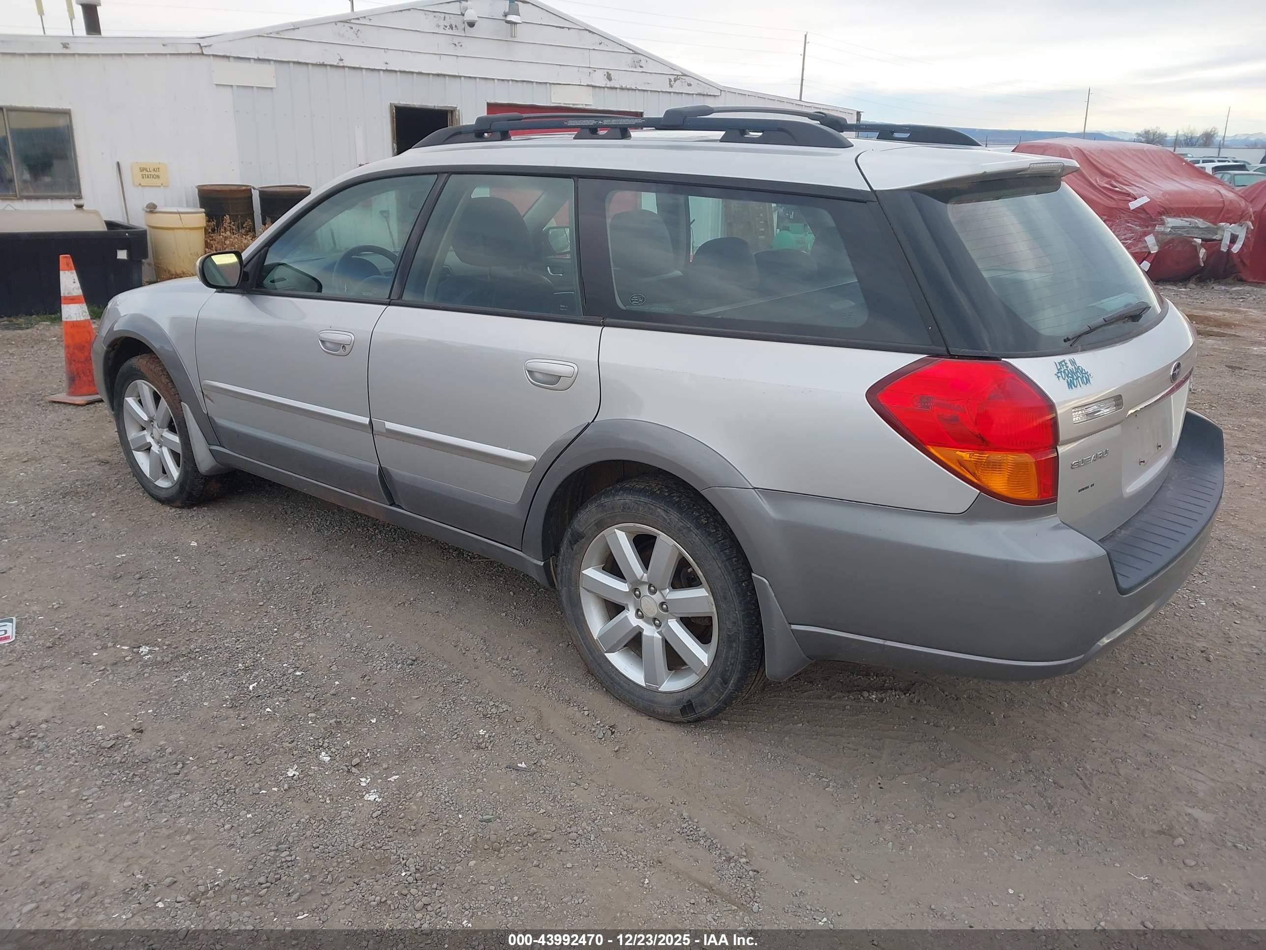 SUBARU OUTBACK image 3